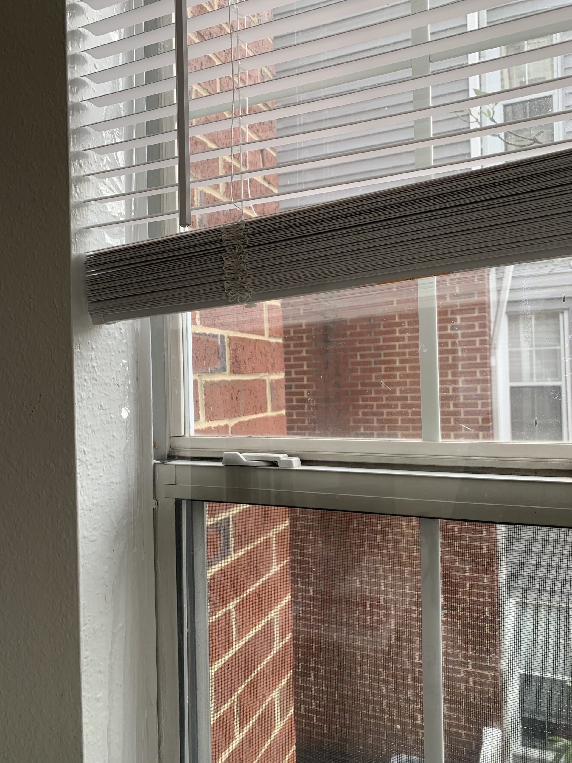 3M Indoor Window Insulation, Insulator Kit for 5 Windows 3ft x 5ft, Keeps Cold Air Out and Warm Air In, Includes Heat Shrink Window Film and Scotch Window Film Mounting Tape (2141W-6) - Customer Photo 1
