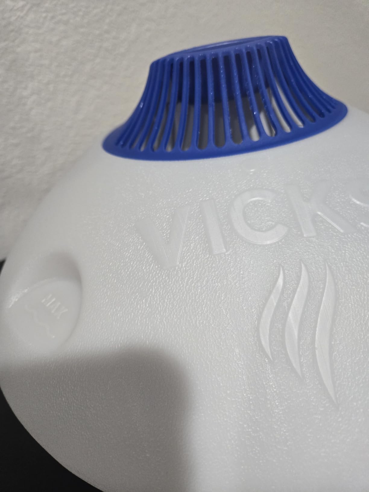 Vicks Warm Steam Vaporizer, Small to Medium Rooms, 1.5 Gallon Tank – Warm Mist Humidifier for Baby and Kids Rooms with Night Light, Works with Vicks VapoPads and VapoSteam Customer Review Vicks Warm Steam Vaporizer, Small to Medium Rooms, 1.5 Gallon Tank – Warm Mist Humidifier for Baby and Kids Rooms with Night Light, Works with Vicks VapoPads and VapoSteam - Customer Photo 2
