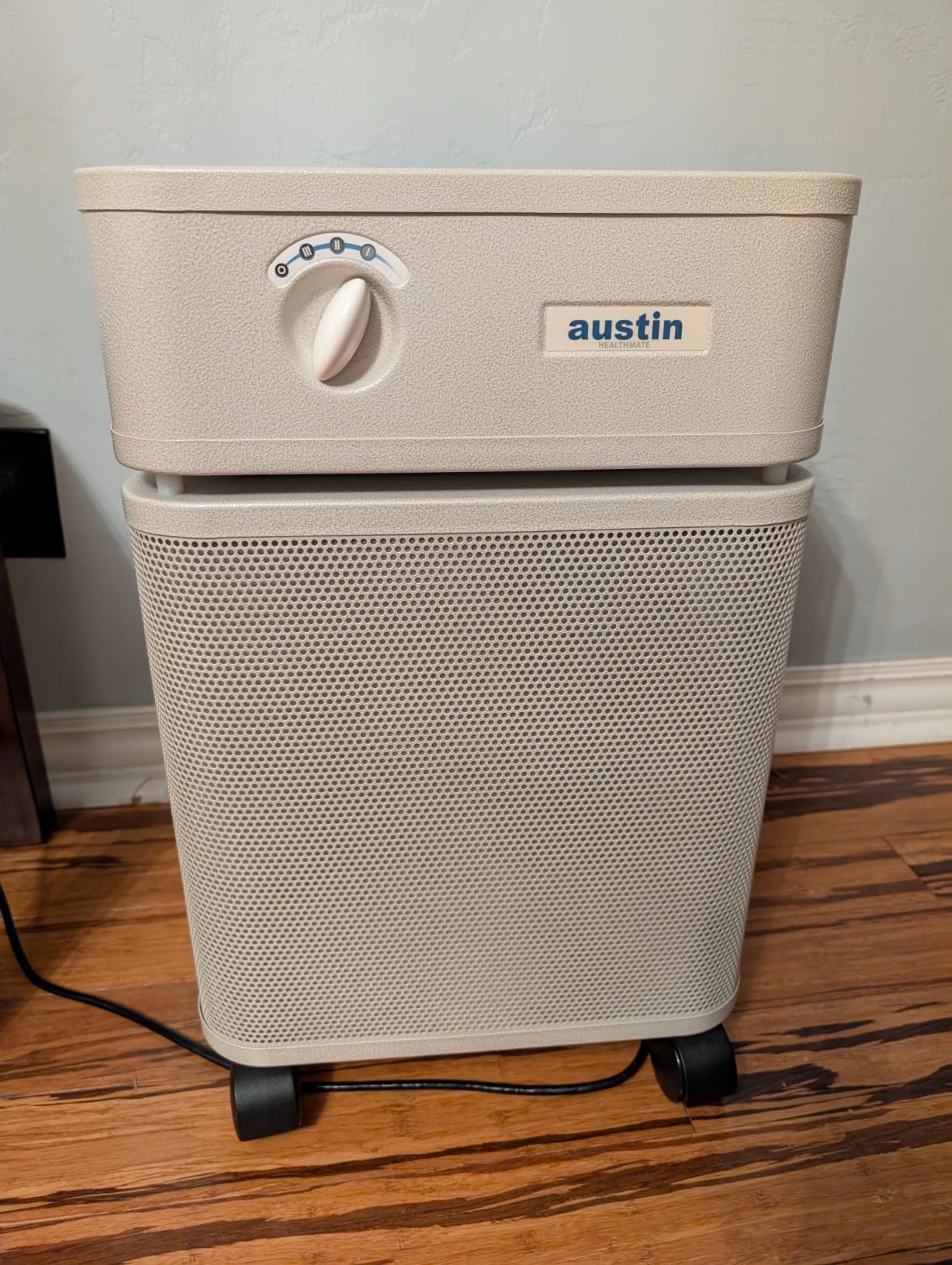 Austin Air HealthMate Standard Air Purifier, Sandstone - Advanced 4- Stage Filtration Air Purifiers For Home with Activated Carbon & Zeolite - Ideal as Air Purifiers for Bedroom, Model B400 - Customer Photo 2