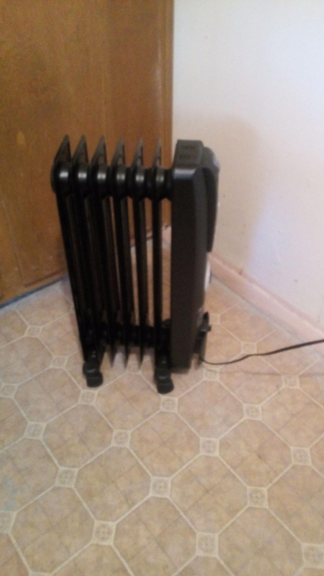 De'Longhi Oil filled Radiator Heater, 1500W Electric Space Heater for indoor use, portable room heater, Energy Saving, full room like office and bedroom with safety features, EW7707CM - Customer Photo 2