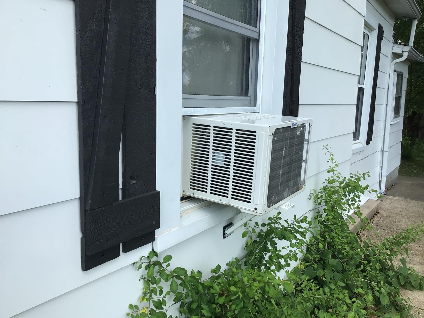 A/C Safe AC-160 Universal Heavy Duty Window Air Conditioner Support - Customer Photo 1