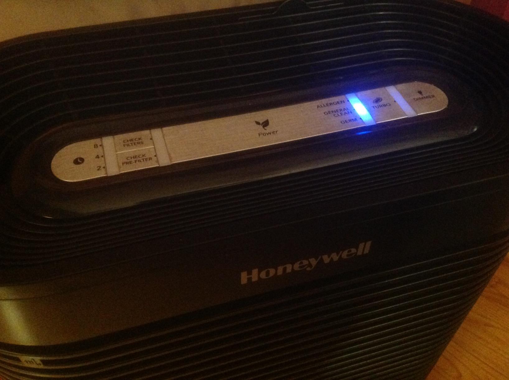 Honeywell AllergenPlus HEPA Air Purifier, Airborne Allergen Reducer for Large Rooms 1500 sq ft, Reduces Allergens, Smoke, Wildfire Smoke, Pollen, Pet Dander and More, Black, HPA200 - Customer Photo 1