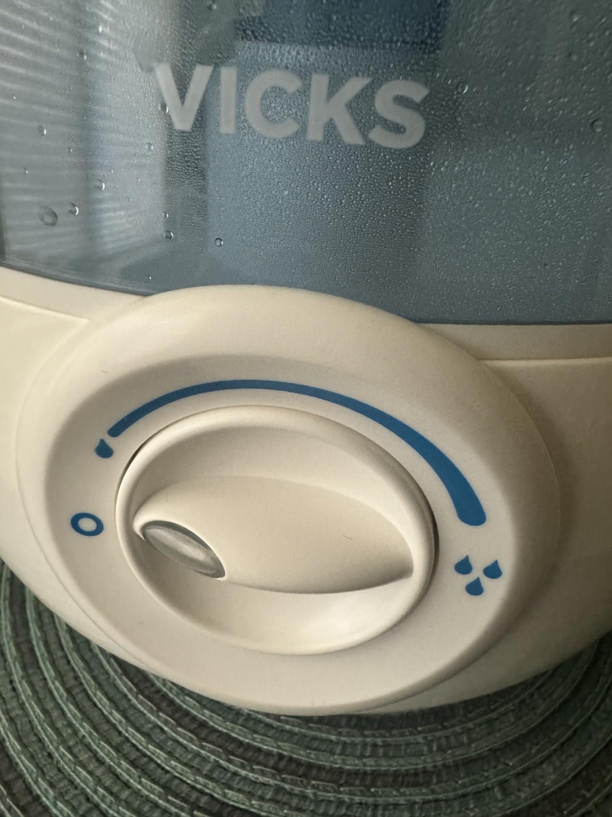 Vicks Filter-Free Ultrasonic Humidifier. #1 Brand Recommended by Pediatricians*. 1.2 Gal Ultrasonic cool mist humidifier for medium to large Bedrooms, Kids Rooms, and More. Use with Vicks VapoPads. Customer Review Vicks Filter-Free Ultrasonic Humidifier. #1 Brand Recommended by Pediatricians*. 1.2 Gal Ultrasonic cool mist humidifier for medium to large Bedrooms, Kids Rooms, and More. Use with Vicks VapoPads. - Customer Photo 3