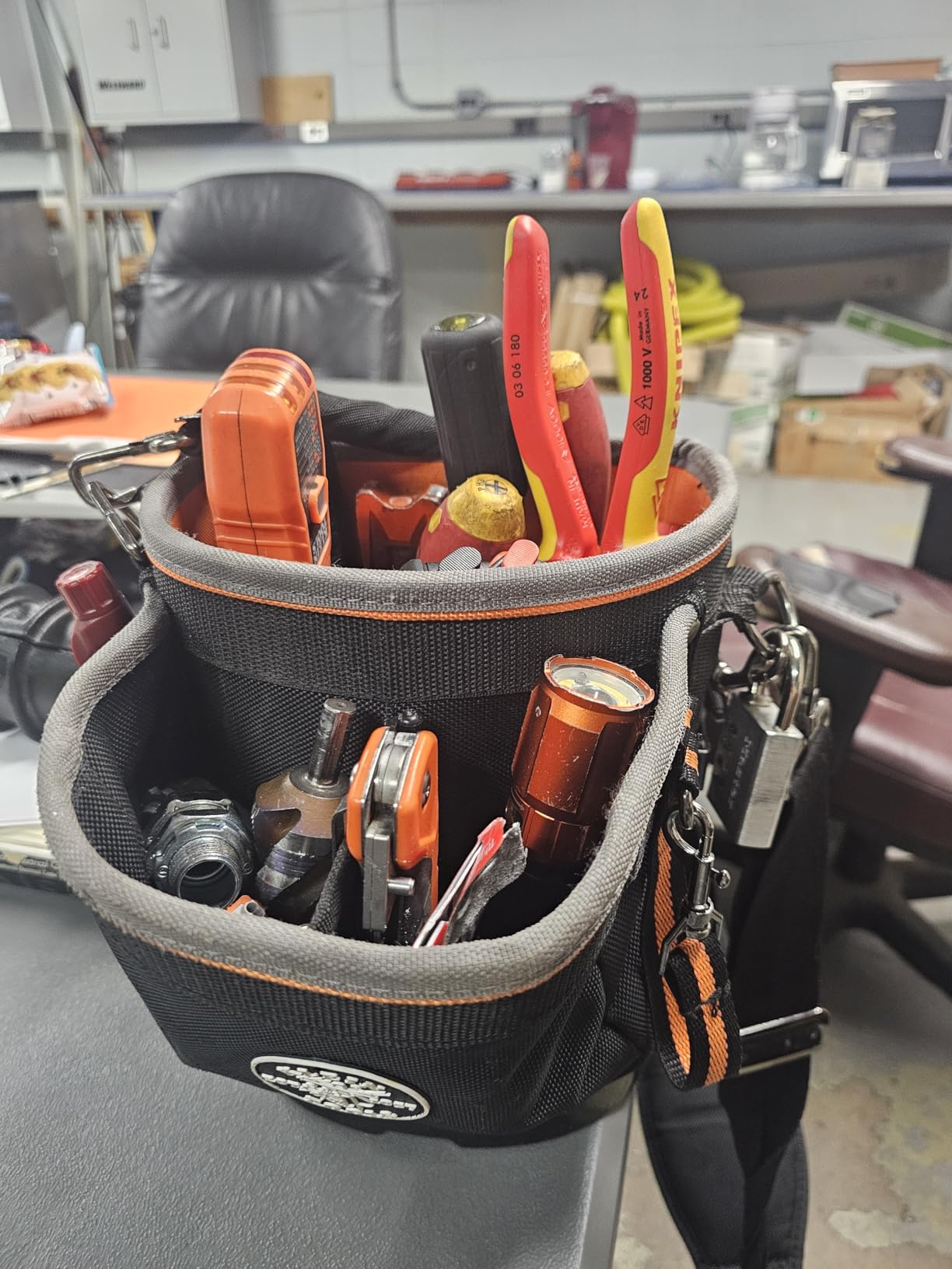 Klein Tools 55419SP-14 Tool Bag with Shoulder Strap Has 14 Pockets for Tool Storage, Can Fit Long Screwdrivers Customer Review Klein Tools 55419SP-14 Tool Bag with Shoulder Strap Has 14 Pockets for Tool Storage, Can Fit Long Screwdrivers - Customer Photo 1