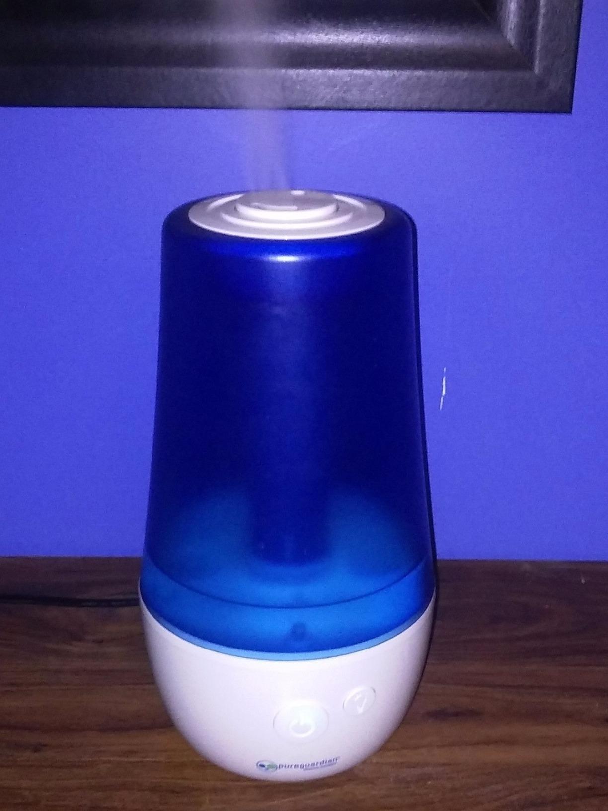 PureGuardian 1-Gallon Ultrasonic Cool Mist Humidifier with Essential Oil Tray, 70-Hour Run Time on Low, Covers 320 Sq, Ft, Silver Clean Protection, Filter Free for Bedrooms, Offices, Home, H965AR Customer Review PureGuardian 1-Gallon Ultrasonic Cool Mist Humidifier with Essential Oil Tray, 70-Hour Run Time on Low, Covers 320 Sq, Ft, Silver Clean Protection, Filter Free for Bedrooms, Offices, Home, H965AR - Customer Photo 1