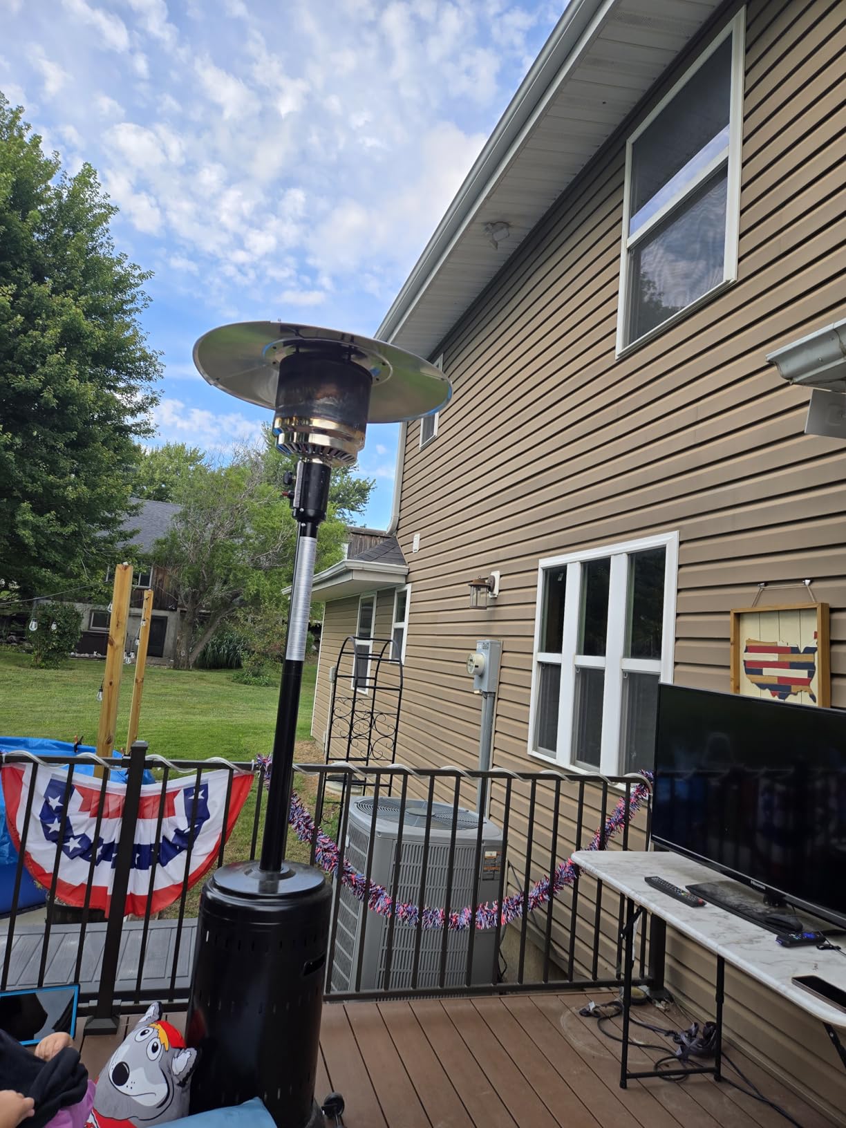 Amazon Basics 46,000 BTU Outdoor Propane Patio Heater with Wheels, Commercial & Residential, Slate Gray, with Water Tank, 32.1 x 32.1 x 91.3 inches (LxWxH) - Customer Photo 2