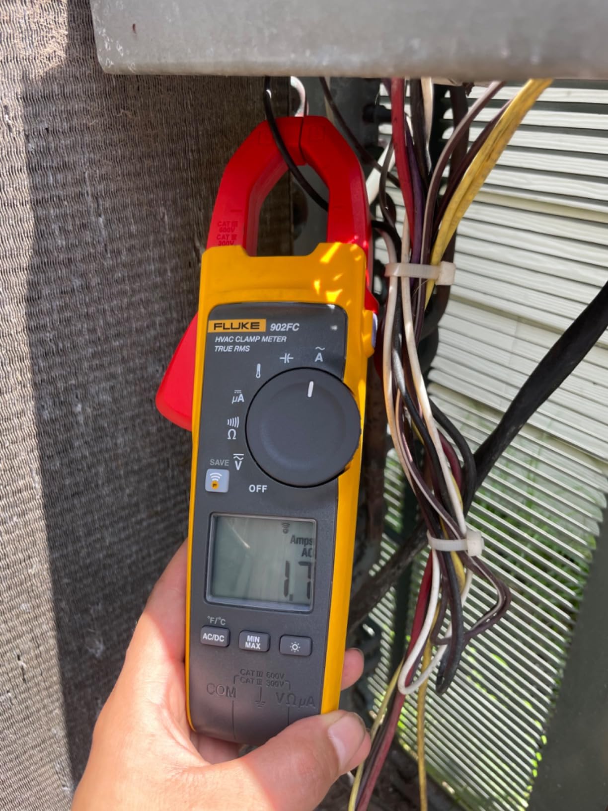Fluke 902 FC HVAC True-RMS Clamp Meter Customer Review Fluke 902 FC HVAC True-RMS Clamp Meter - Customer Photo 2