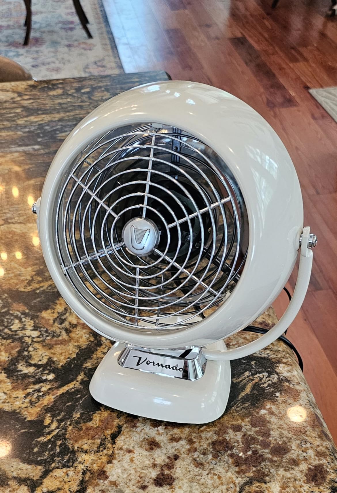 Vornado VFAN™ Sr. Pedestal Vintage Fan Retro Metal Standing Air Circulator for Cooling & Decor 3 Speeds, Adjustable Tilt Green Customer Review Vornado VFAN™ Sr. Pedestal Vintage Fan Retro Metal Standing Air Circulator for Cooling & Decor 3 Speeds, Adjustable Tilt Green - Customer Photo 2