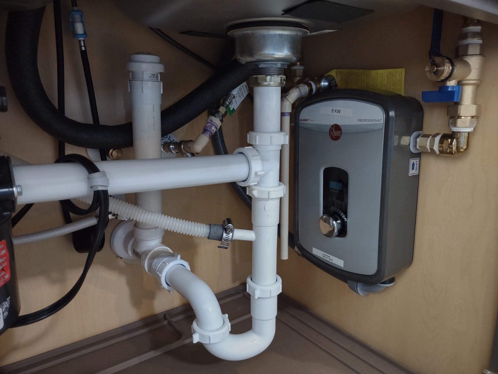 Rheem 8kW 240V Tankless Electric Water Heater - Customer Photo 1