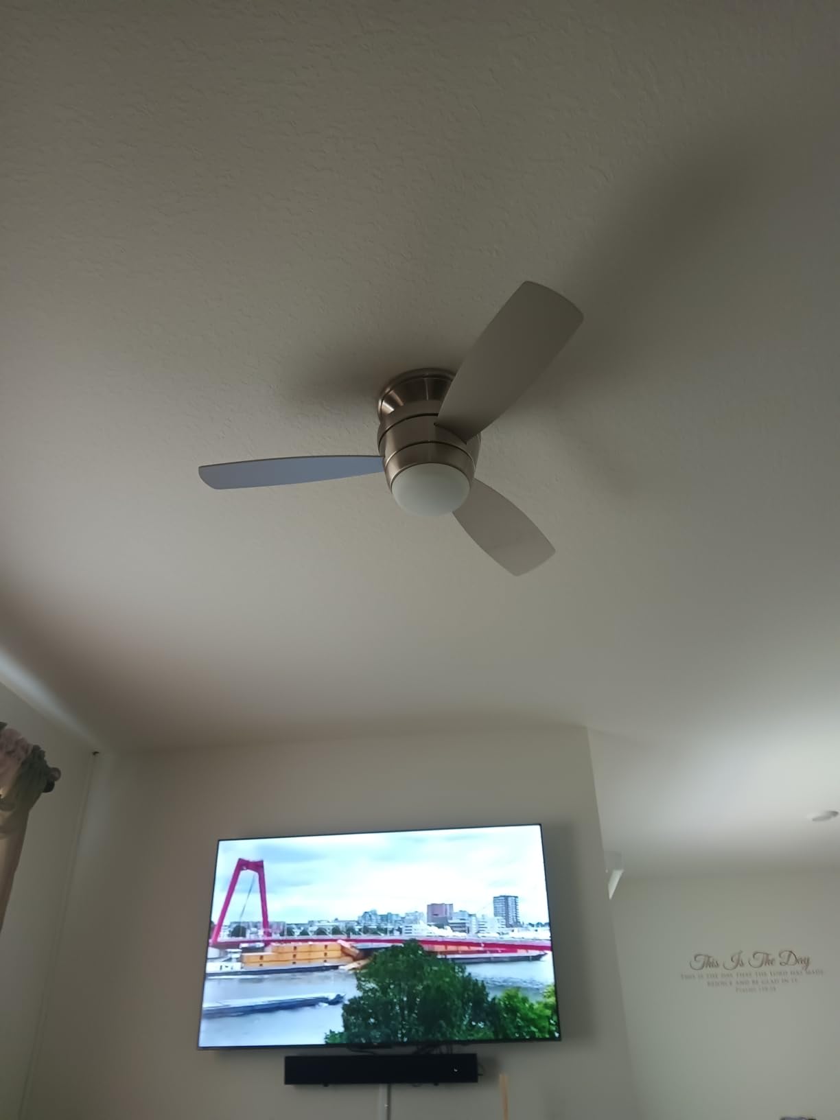 Harbor Breeze Mazon 44-in Brushed Nickel Flush Mount Indoor Ceiling Fan with Light Kit and Remote (3-Blade) Customer Review Harbor Breeze Mazon 44-in Brushed Nickel Flush Mount Indoor Ceiling Fan with Light Kit and Remote (3-Blade) - Customer Photo 2