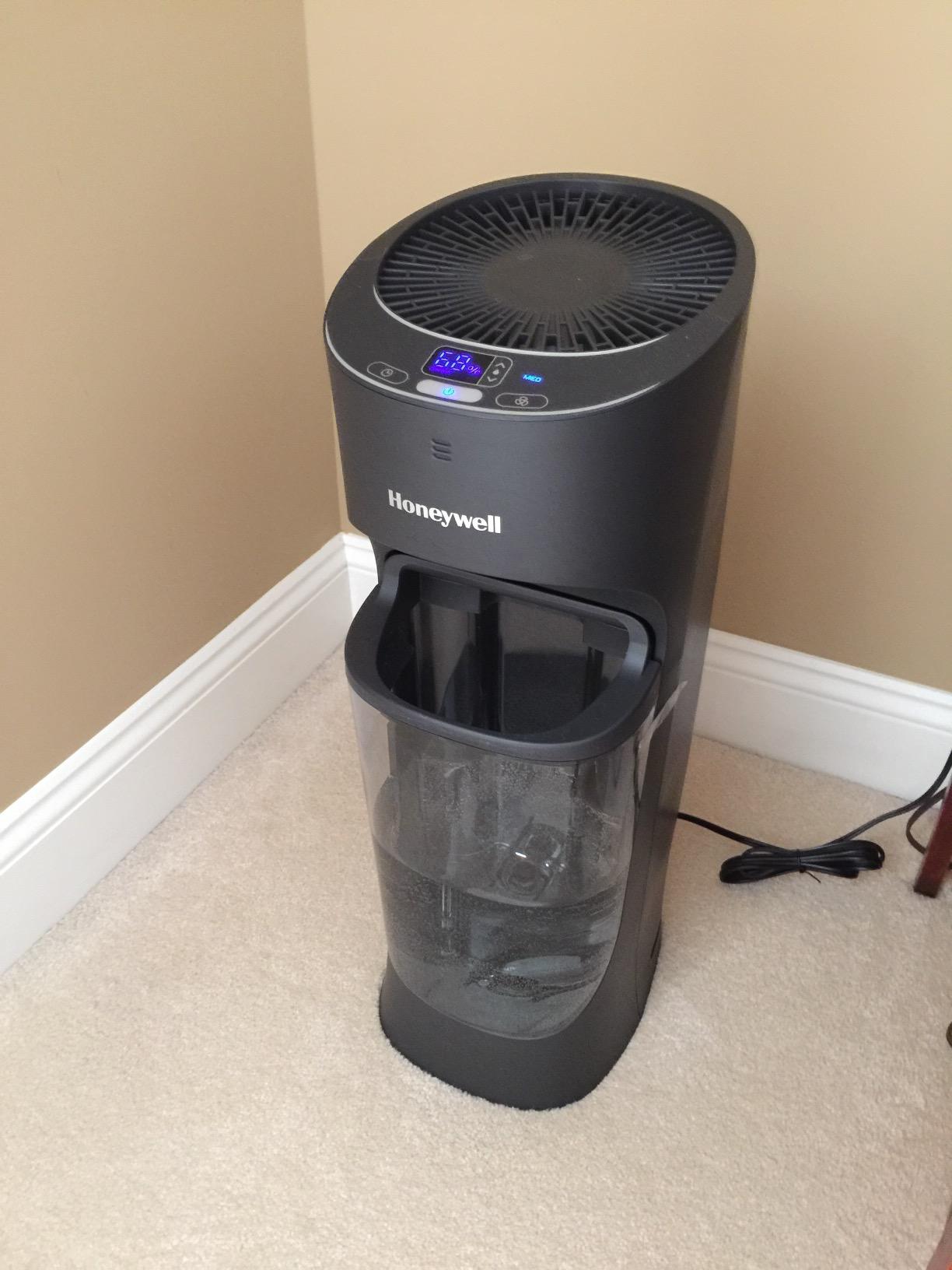 Honeywell Top Fill Tower Humidifier, Digital Humidistat, Black – Cool Mist Humidifier for Bedroom, Home or Office with Space Saving Tower Design Customer Review Honeywell Top Fill Tower Humidifier, Digital Humidistat, Black – Cool Mist Humidifier for Bedroom, Home or Office with Space Saving Tower Design - Customer Photo 1