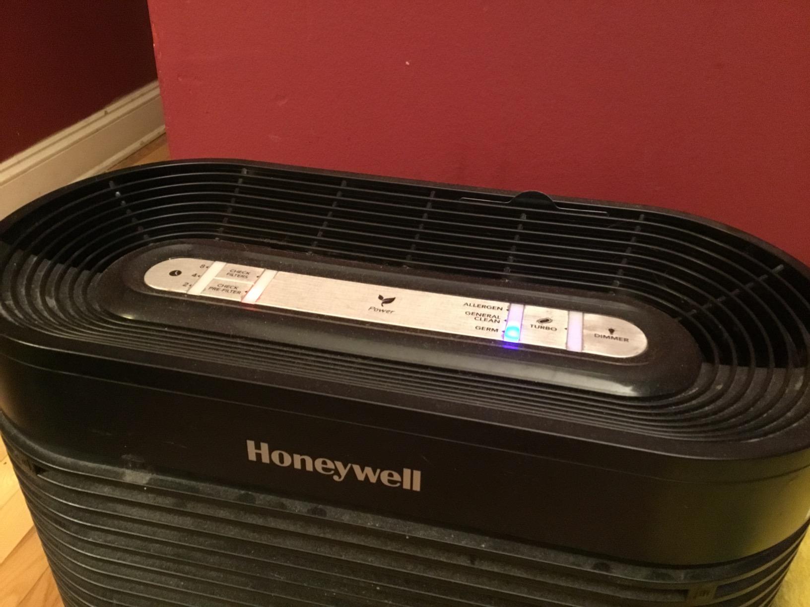 Honeywell AllergenPlus HEPA Air Purifier, Airborne Allergen Reducer for Extra Large Rooms, Reduces Allergens, Smoke, Wildfire Smoke, Pollen, Pet Dander and More, White, HPA304 - Customer Photo 1