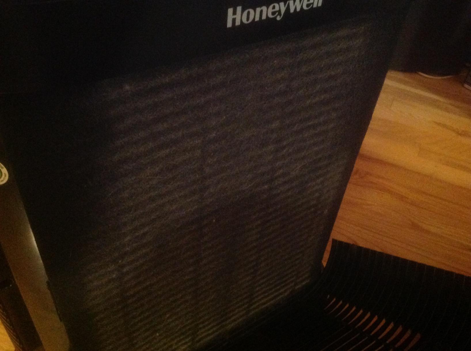 Honeywell AllergenPlus HEPA Air Purifier, Airborne Allergen Reducer for Extra Large Rooms, Reduces Allergens, Smoke, Wildfire Smoke, Pollen, Pet Dander and More, White, HPA304 Customer Review Honeywell AllergenPlus HEPA Air Purifier, Airborne Allergen Reducer for Extra Large Rooms, Reduces Allergens, Smoke, Wildfire Smoke, Pollen, Pet Dander and More, White, HPA304 - Customer Photo 1