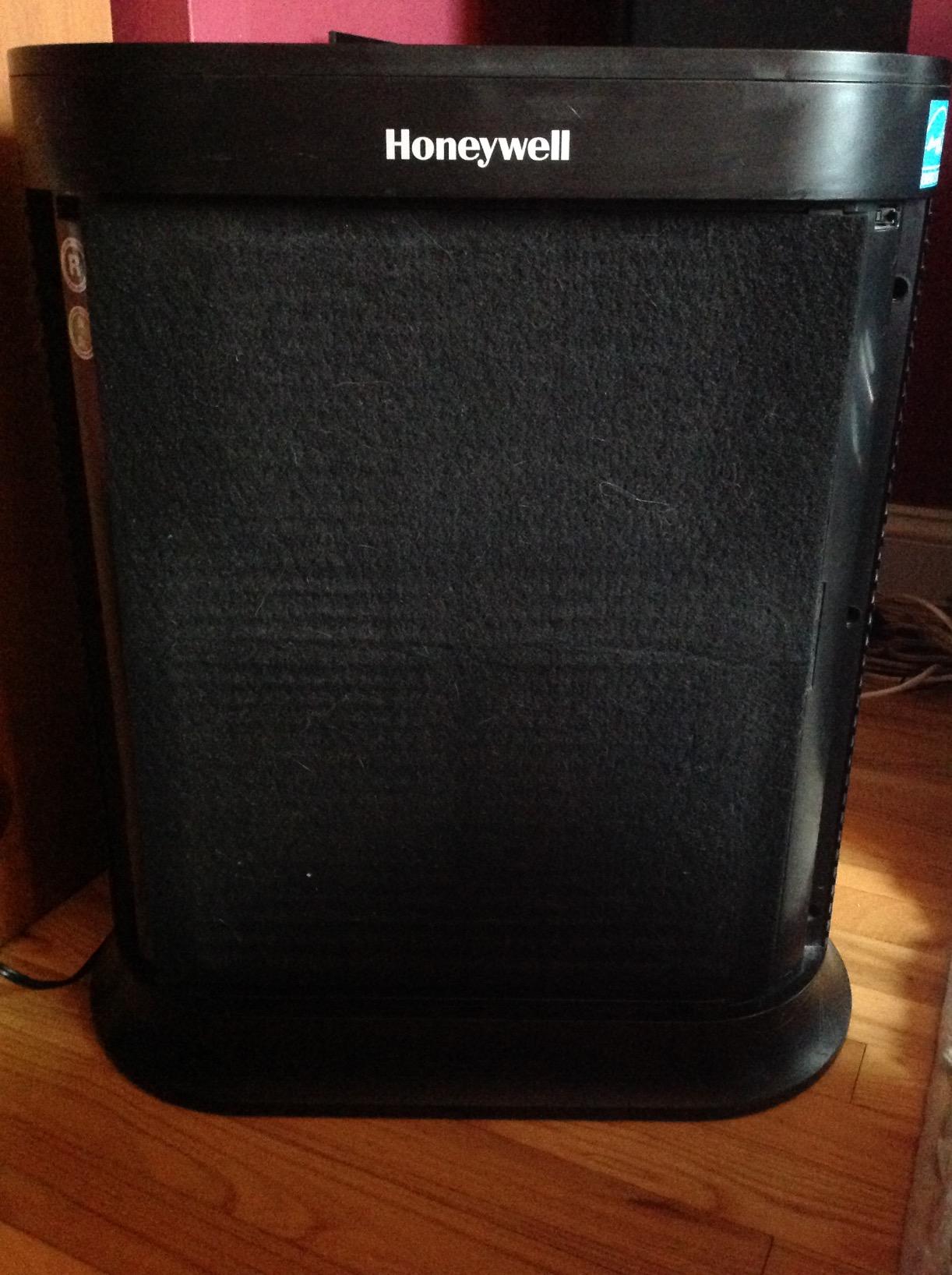Honeywell AllergenPlus HEPA Air Purifier, Airborne Allergen Reducer for Extra Large Rooms, Reduces Allergens, Smoke, Wildfire Smoke, Pollen, Pet Dander and More, White, HPA304 Customer Review Honeywell AllergenPlus HEPA Air Purifier, Airborne Allergen Reducer for Extra Large Rooms, Reduces Allergens, Smoke, Wildfire Smoke, Pollen, Pet Dander and More, White, HPA304 - Customer Photo 2