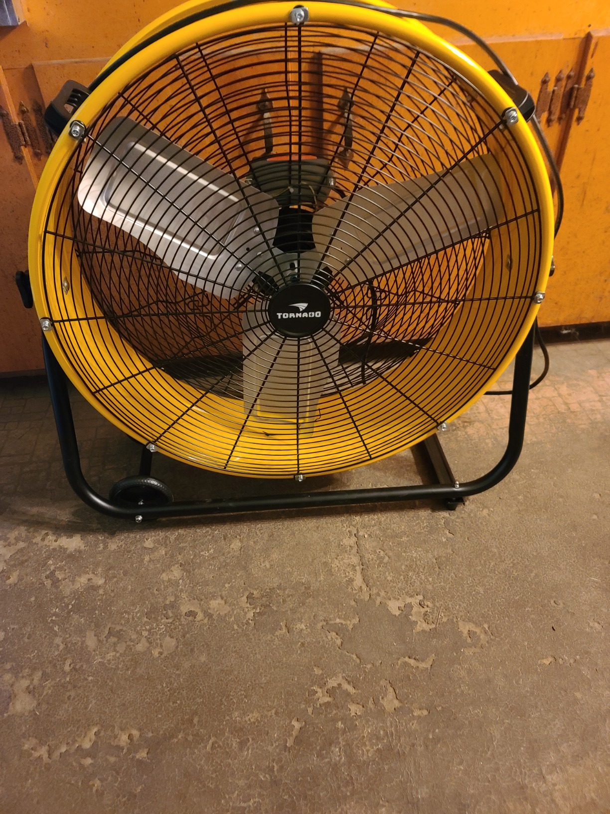 Tornado - 24 Inch High Velocity Heavy Duty Tilt Metal Drum Fan Yellow Commercial, Industrial Use 3 Speed 7700 CFM 1/3 HP 8 FT Cord ETL Safety Listed (YELLOW) Customer Review Tornado - 24 Inch High Velocity Heavy Duty Tilt Metal Drum Fan Yellow Commercial, Industrial Use 3 Speed 7700 CFM 1/3 HP 8 FT Cord ETL Safety Listed (YELLOW) - Customer Photo 2