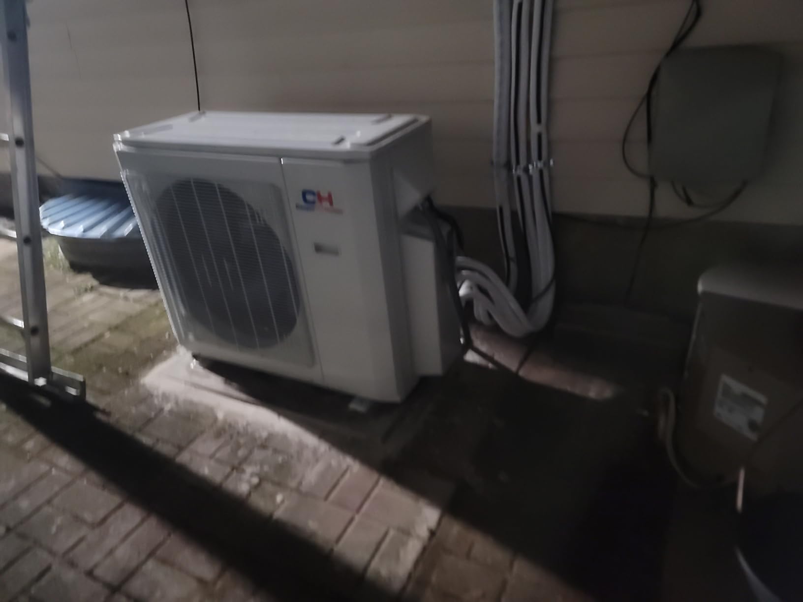 Cooper & Hunter 28,000 BTU Tri 3-Zone 12K + 12K + 12K BTU Wall Mount Ductless Mini Split Air Conditioner & Heat Pump – 25FT Installation Kits – R-410A Refrigerant Pre-Charged – Inverter - Customer Photo 1