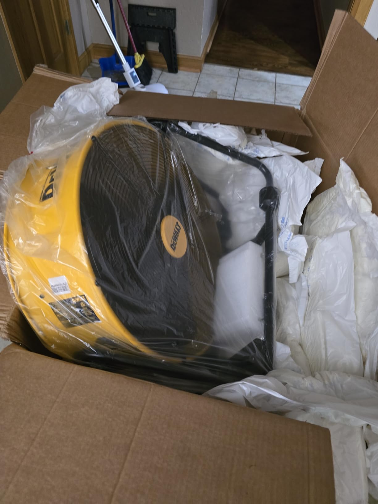 DEWALT DXF2042 Industrial Fan, 20 Inch High Velocity Fans with 3-Speed Adjustable Tilting Head, Drum Fan for Outdoor, House and Warehouse, Yellow Customer Review DEWALT DXF2042 Industrial Fan, 20 Inch High Velocity Fans with 3-Speed Adjustable Tilting Head, Drum Fan for Outdoor, House and Warehouse, Yellow - Customer Photo 1
