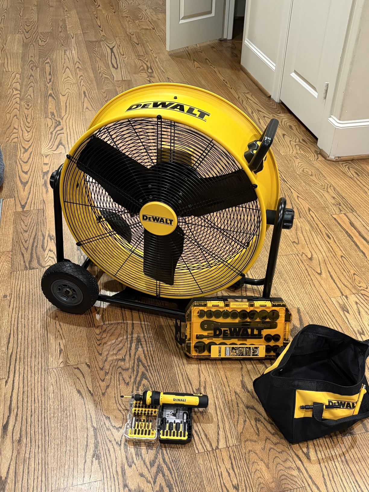 DEWALT DXF2042 Industrial Fan, 20 Inch High Velocity Fans with 3-Speed Adjustable Tilting Head, Drum Fan for Outdoor, House and Warehouse, Yellow Customer Review DEWALT DXF2042 Industrial Fan, 20 Inch High Velocity Fans with 3-Speed Adjustable Tilting Head, Drum Fan for Outdoor, House and Warehouse, Yellow - Customer Photo 2