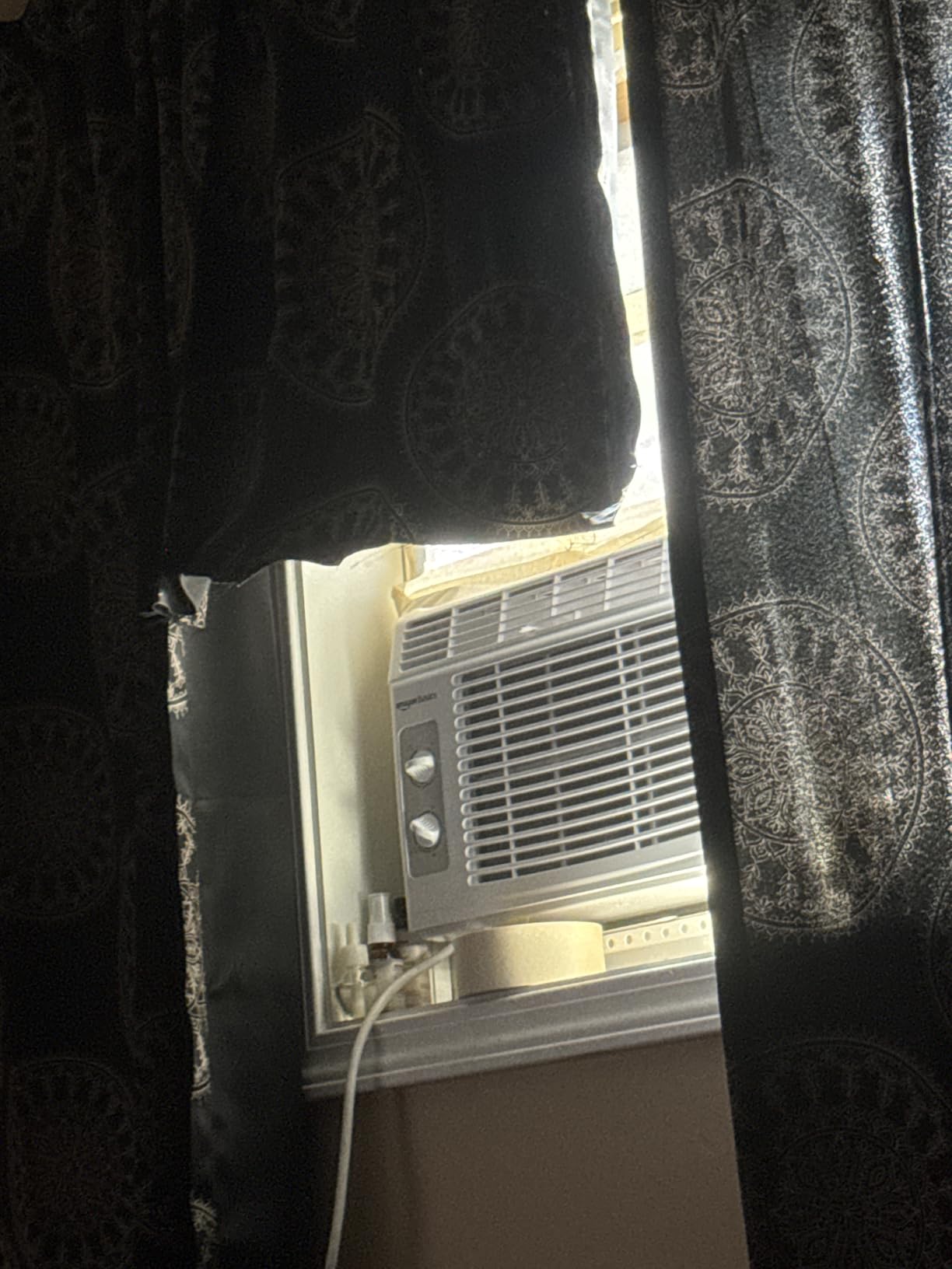 Amazon Basics 5000-BTU Small Window Air Conditioner, Up to 150 Sqf, Window AC Units with Cool and Fan Functions, Washable Filter, Adjustable Window Kit, Intuitive Mechanical Controls, White Customer Review Amazon Basics 5000-BTU Small Window Air Conditioner, Up to 150 Sqf, Window AC Units with Cool and Fan Functions, Washable Filter, Adjustable Window Kit, Intuitive Mechanical Controls, White - Customer Photo 3