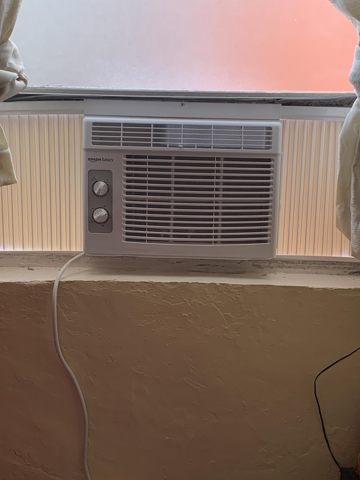 Amazon Basics 6000-BTU Window Air Conditioner, Up to 250 Sqf, Window AC Units with Cool and Fan Functions, Washable Filter, Adjustable Window Kit, Digital Temperature Display, Remote Control, White - Customer Photo 1