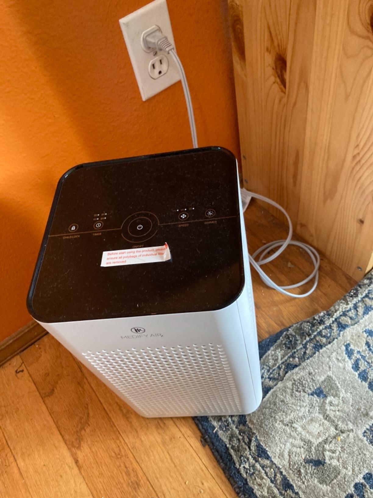 Medify MA-25 Air Purifier with True HEPA H13 Filter | 825 ft² Coverage in 1hr for Allergens, Smoke, Wildfires, Odors, Pollen, Pet Dander | Removal to 0.1 Microns | White, 1-Pack Customer Review Medify MA-25 Air Purifier with True HEPA H13 Filter | 825 ft² Coverage in 1hr for Allergens, Smoke, Wildfires, Odors, Pollen, Pet Dander | Removal to 0.1 Microns | White, 1-Pack - Customer Photo 4