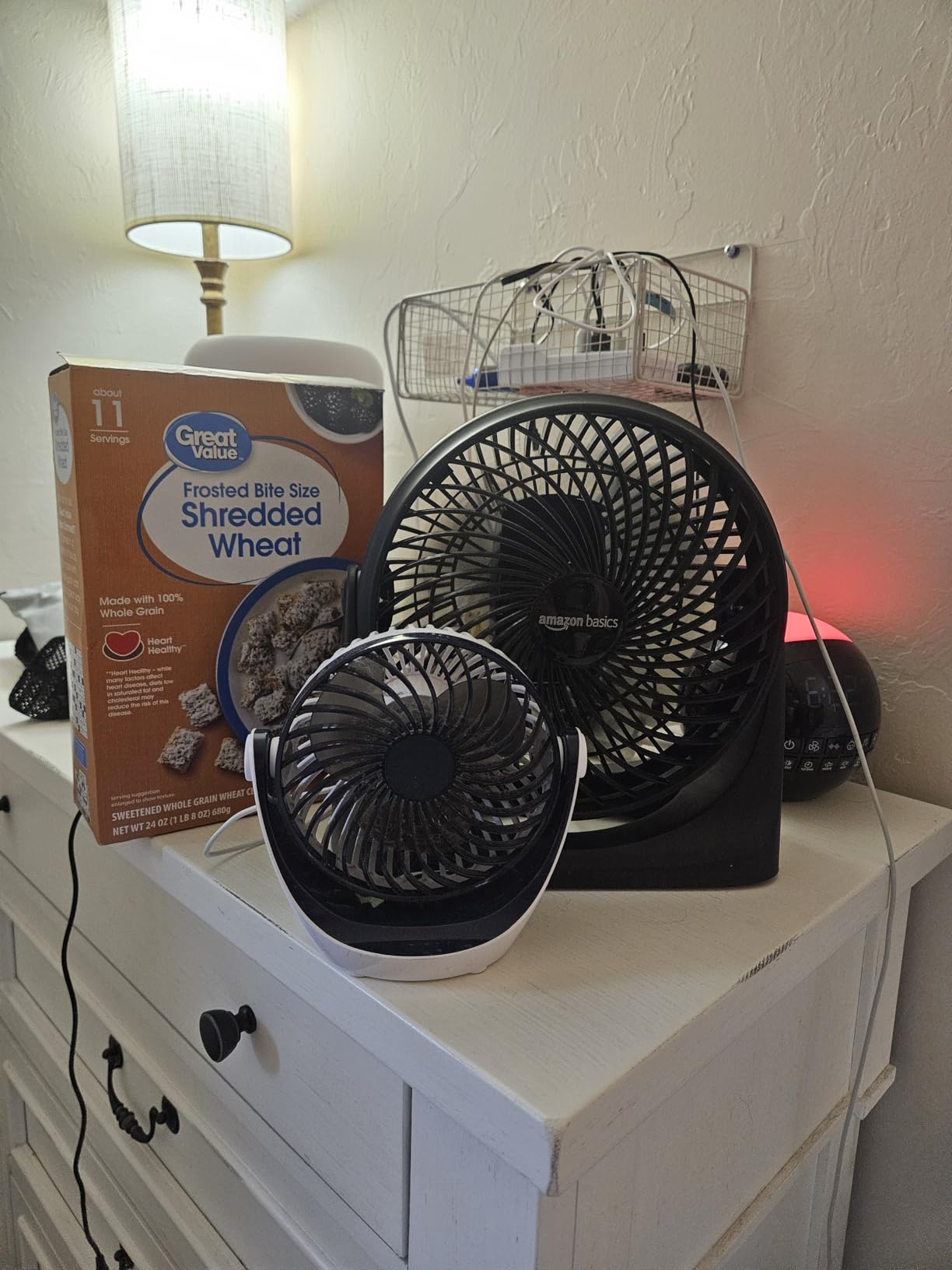 Amazon Basics Air Circulator Fan, Desk Fan for Bedroom, Home and Office, With 90-Degree Tilt Head, 3 Speed Settings Customer Review Amazon Basics Air Circulator Fan, Desk Fan for Bedroom, Home and Office, With 90-Degree Tilt Head, 3 Speed Settings - Customer Photo 1