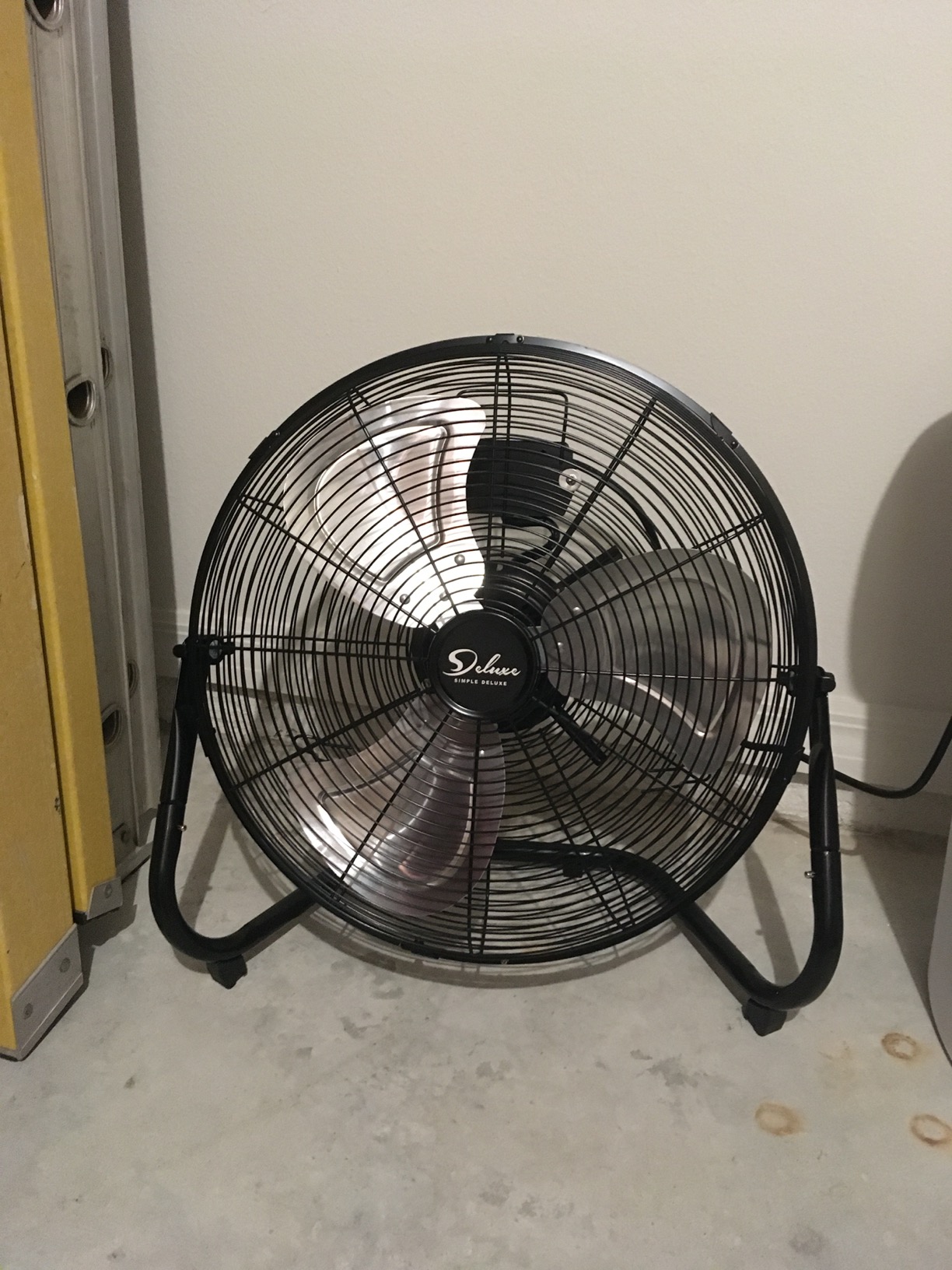 Simple Deluxe 18 Inch 3-Speed High Velocity Heavy Duty Metal Industrial Floor Fans, Black Customer Review Simple Deluxe 18 Inch 3-Speed High Velocity Heavy Duty Metal Industrial Floor Fans, Black - Customer Photo 2