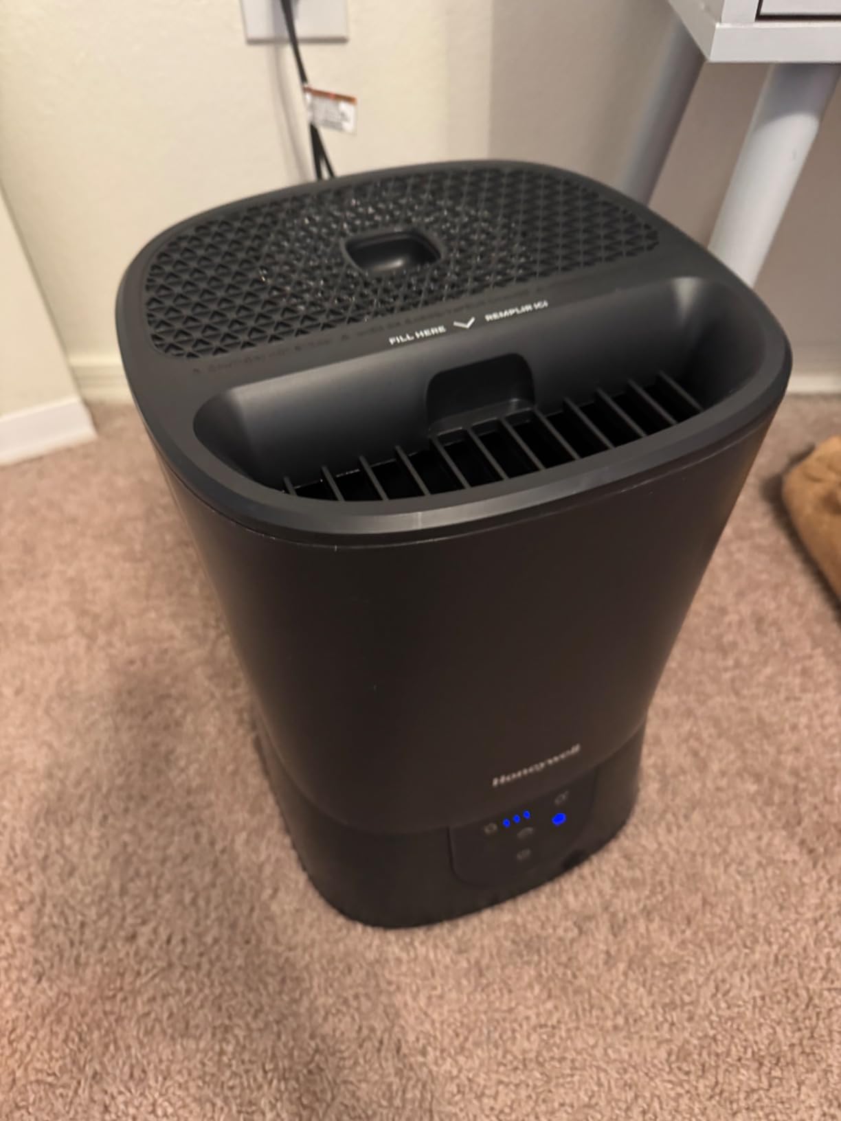 Honeywell Easy-to-Care Filter Free Warm Mist Humidifier, Medium Rooms, 1.5 Gallon Tank – Humidistat for Bedroom, Home or Office Black Customer Review Honeywell Easy-to-Care Filter Free Warm Mist Humidifier, Medium Rooms, 1.5 Gallon Tank – Humidistat for Bedroom, Home or Office Black - Customer Photo 1