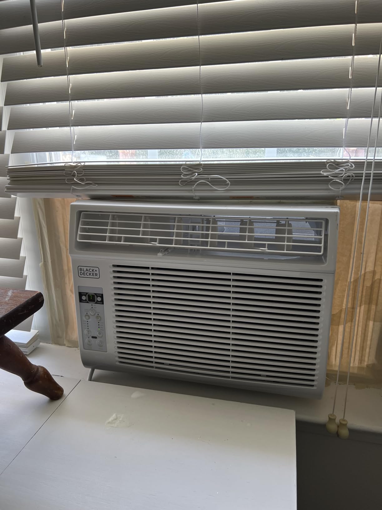 BLACK+DECKER Window Air Conditioner 12000 BTU, AC Window Unit Cools Up to 550 Square Feet, Window AC Unit with Remote Control, 3 Cooling Speeds and Fan Only Function, BD12WT6, White Customer Review BLACK+DECKER Window Air Conditioner 12000 BTU, AC Window Unit Cools Up to 550 Square Feet, Window AC Unit with Remote Control, 3 Cooling Speeds and Fan Only Function, BD12WT6, White - Customer Photo 1