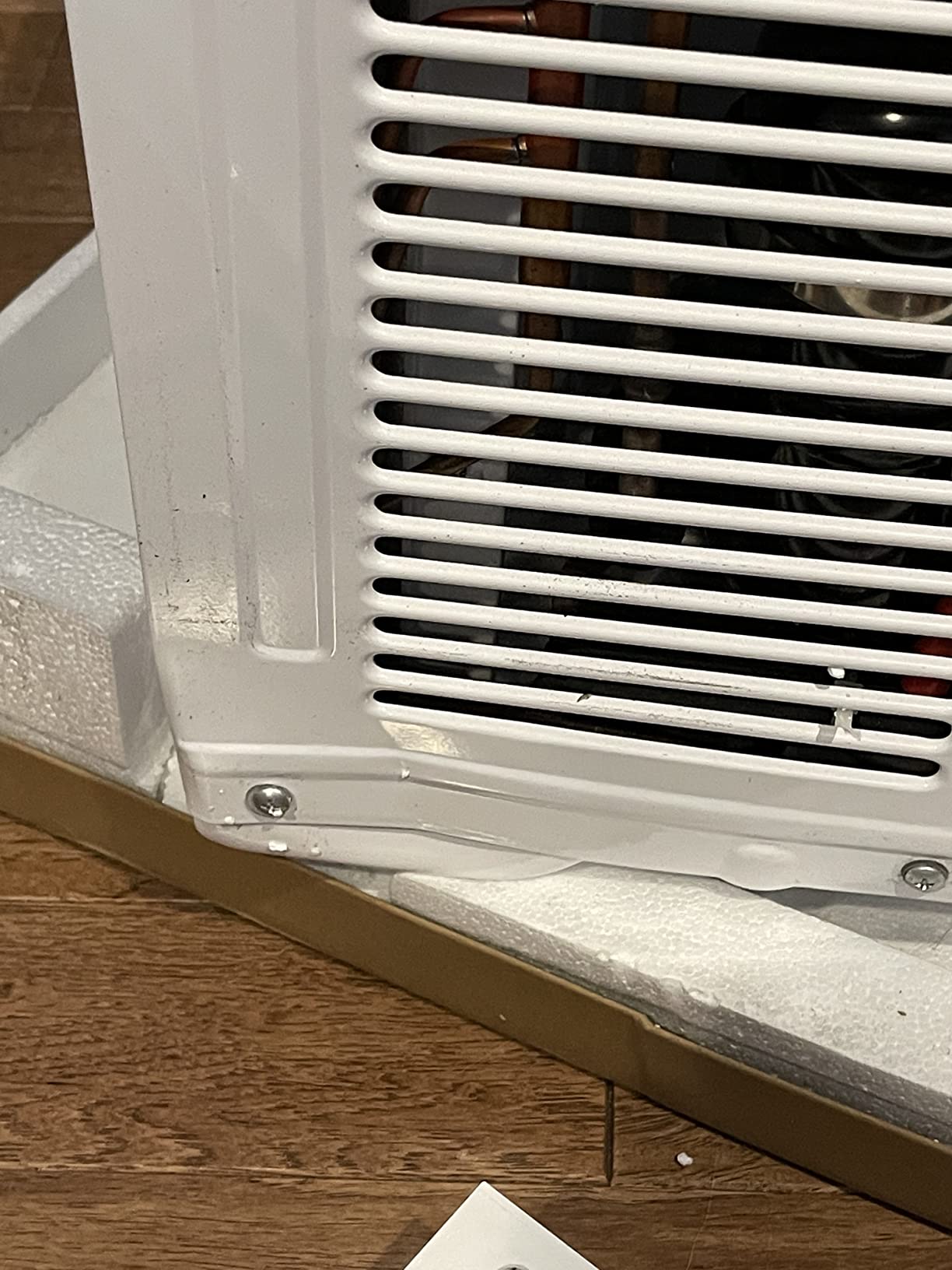 BLACK+DECKER Window Air Conditioner 8000 BTU, AC Window Unit Cools Up to 350 Square Feet, Window AC Unit with Remote Control, 3 Cooling Speeds and Fan Only Function, BD08WT6, White Customer Review BLACK+DECKER Window Air Conditioner 8000 BTU, AC Window Unit Cools Up to 350 Square Feet, Window AC Unit with Remote Control, 3 Cooling Speeds and Fan Only Function, BD08WT6, White - Customer Photo 4