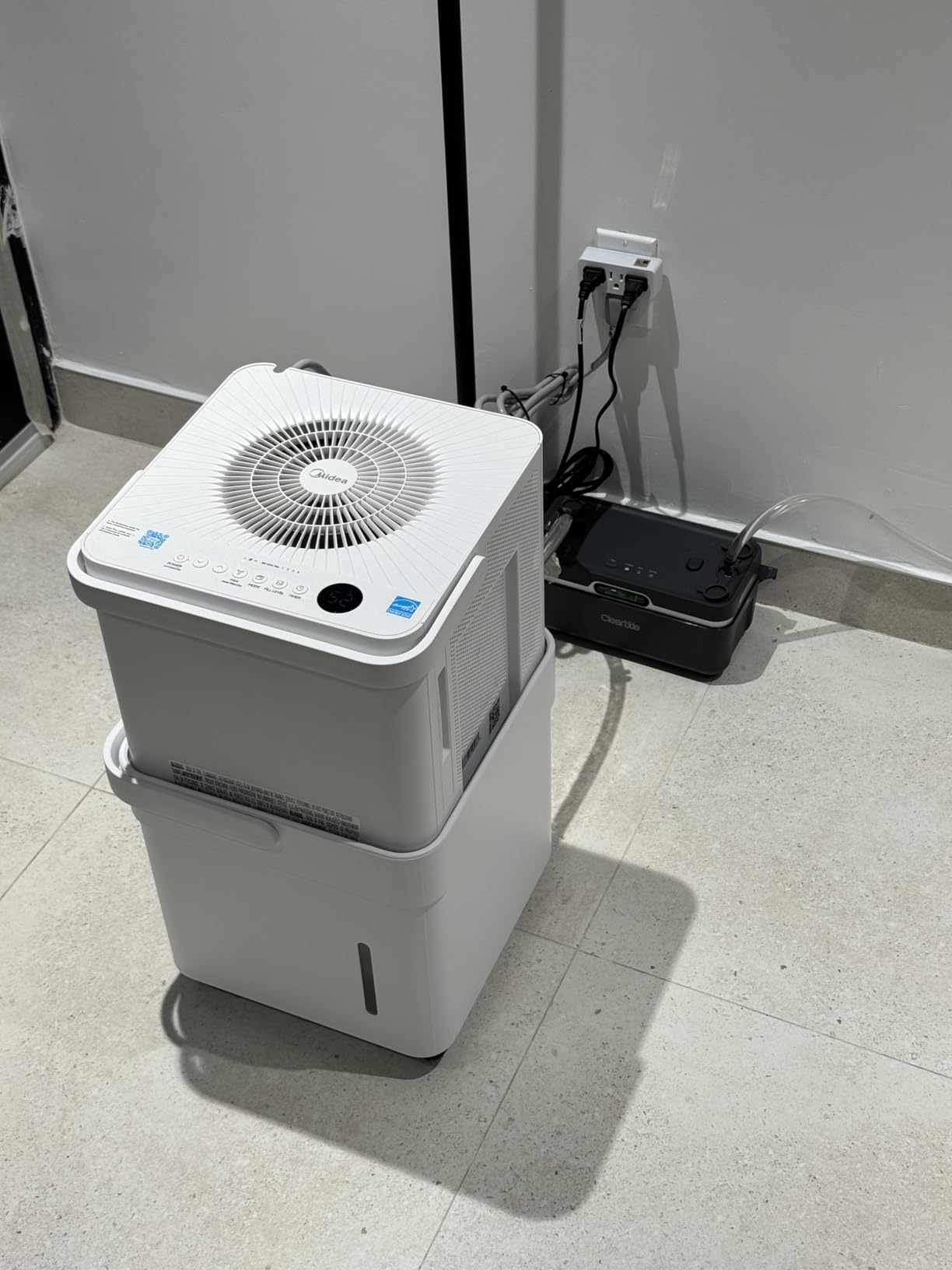 Midea Cube 20 Pint Dehumidifier for Basement, Up to 1,500 Sq. Ft. dehumidifier with drain hose, ENERGY STAR Certificated, Smart Control, Compatible with Alexa, White - Customer Photo 2