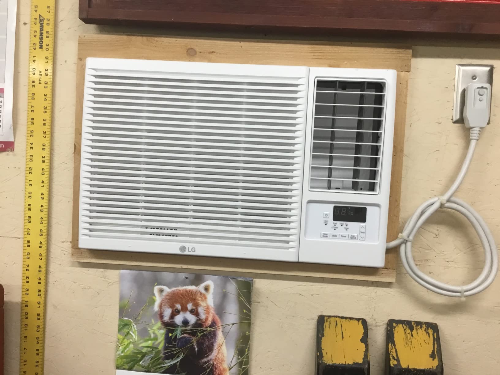 LG 18,000 BTU Heat and Cool Window Air Conditioner with WiFi Controls, Smart Temperature Control for Rooms up to 1,000 Sq. Ft., White - Customer Photo 1