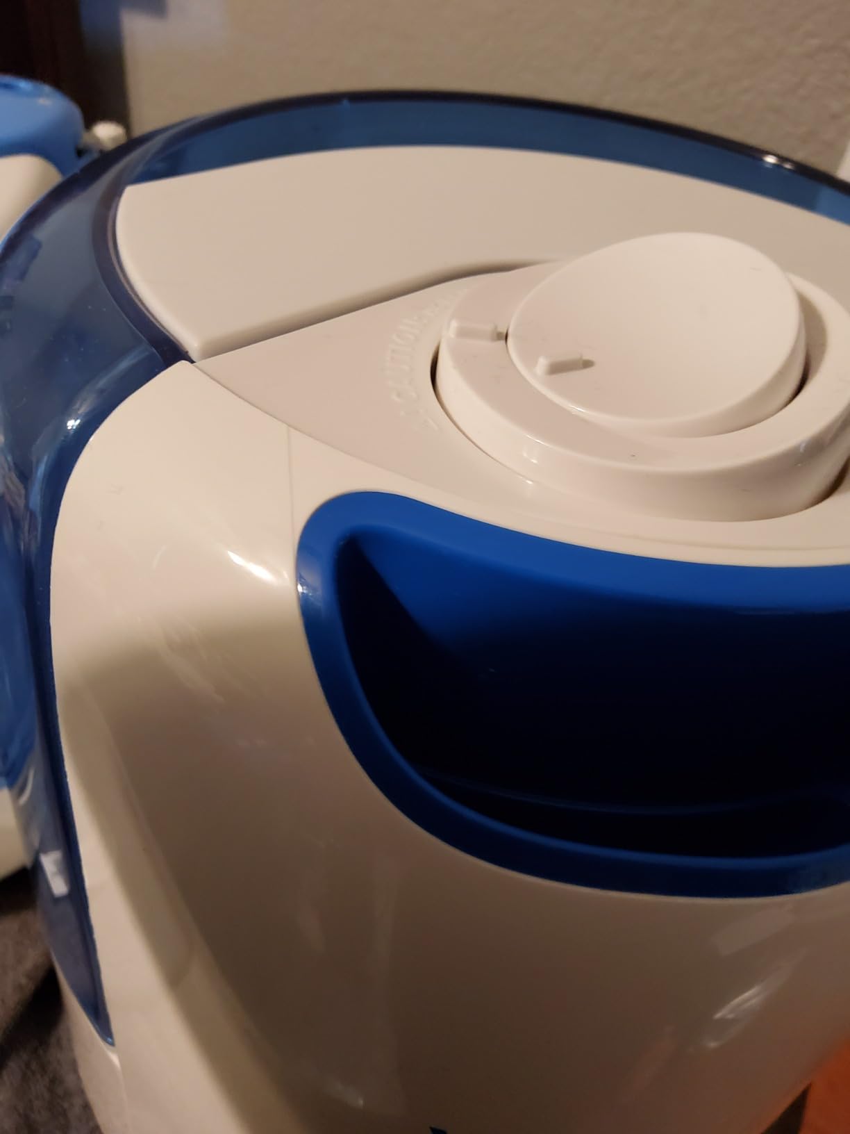Vicks Dual Comfort Cool + Warm Mist Humidifier for Bedrooms With Fusion Technology, Compatible with Vicks VapoPads and Vicks VapoSteam, White Customer Review Vicks Dual Comfort Cool + Warm Mist Humidifier for Bedrooms With Fusion Technology, Compatible with Vicks VapoPads and Vicks VapoSteam, White - Customer Photo 1