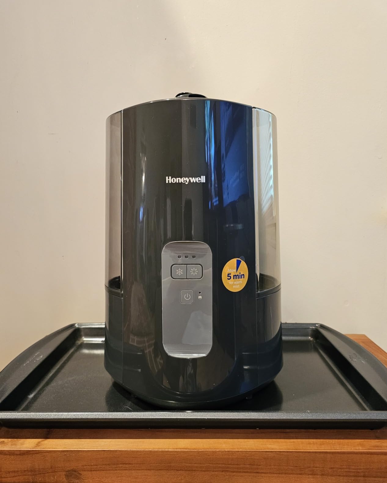 Honeywell Dual Comfort Cool + Warm Mist humidifier. Humidifier for Bedroom, Office, Living Room and Home. Provides Temporary Relief from Dry air discomforts - Black, HWC775B Customer Review Honeywell Dual Comfort Cool + Warm Mist humidifier. Humidifier for Bedroom, Office, Living Room and Home. Provides Temporary Relief from Dry air discomforts - Black, HWC775B - Customer Photo 1