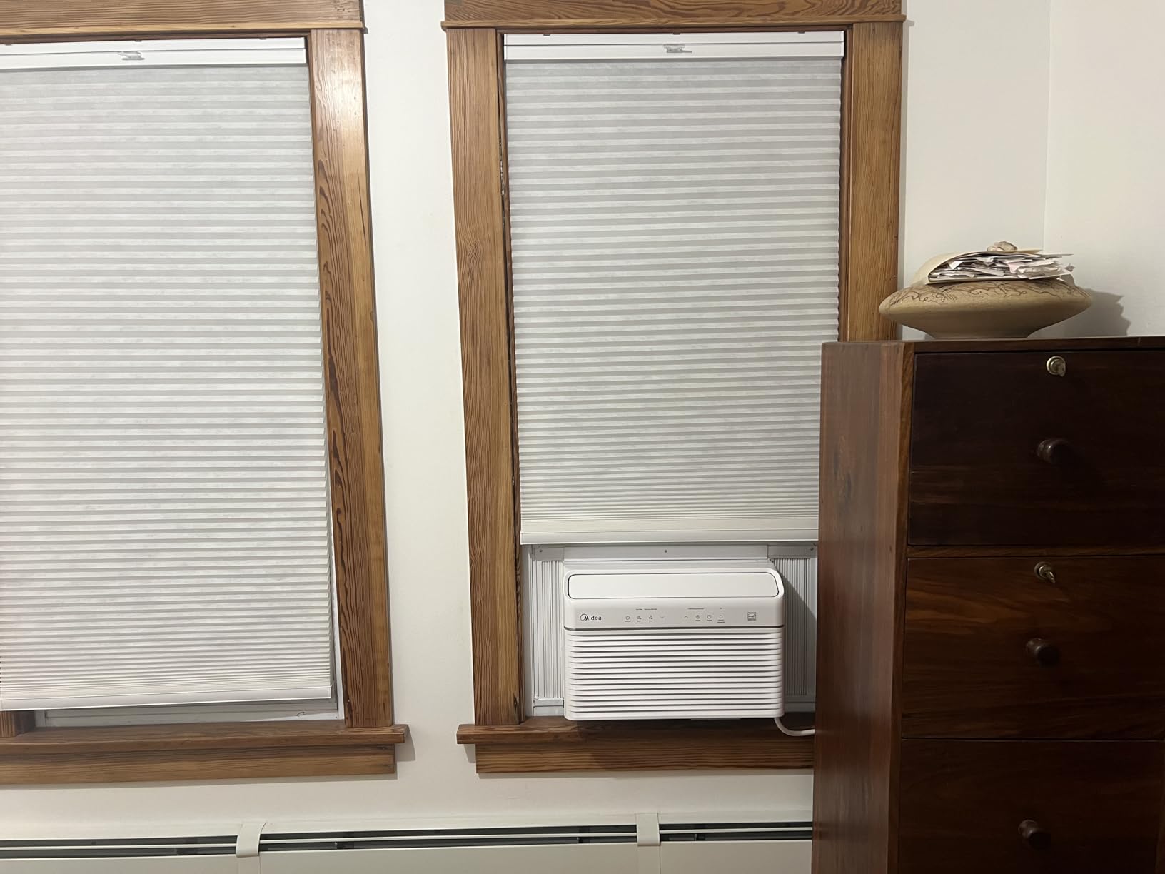 Midea 12,000 BTU Smart Inverter Air Conditioner Window Unit with Heat and Dehumidifier – Cools up to 550 Sq. Ft., Energy Star Rated, Quiet Operation, Electronic Controls, Remote Control, White - Customer Photo 1
