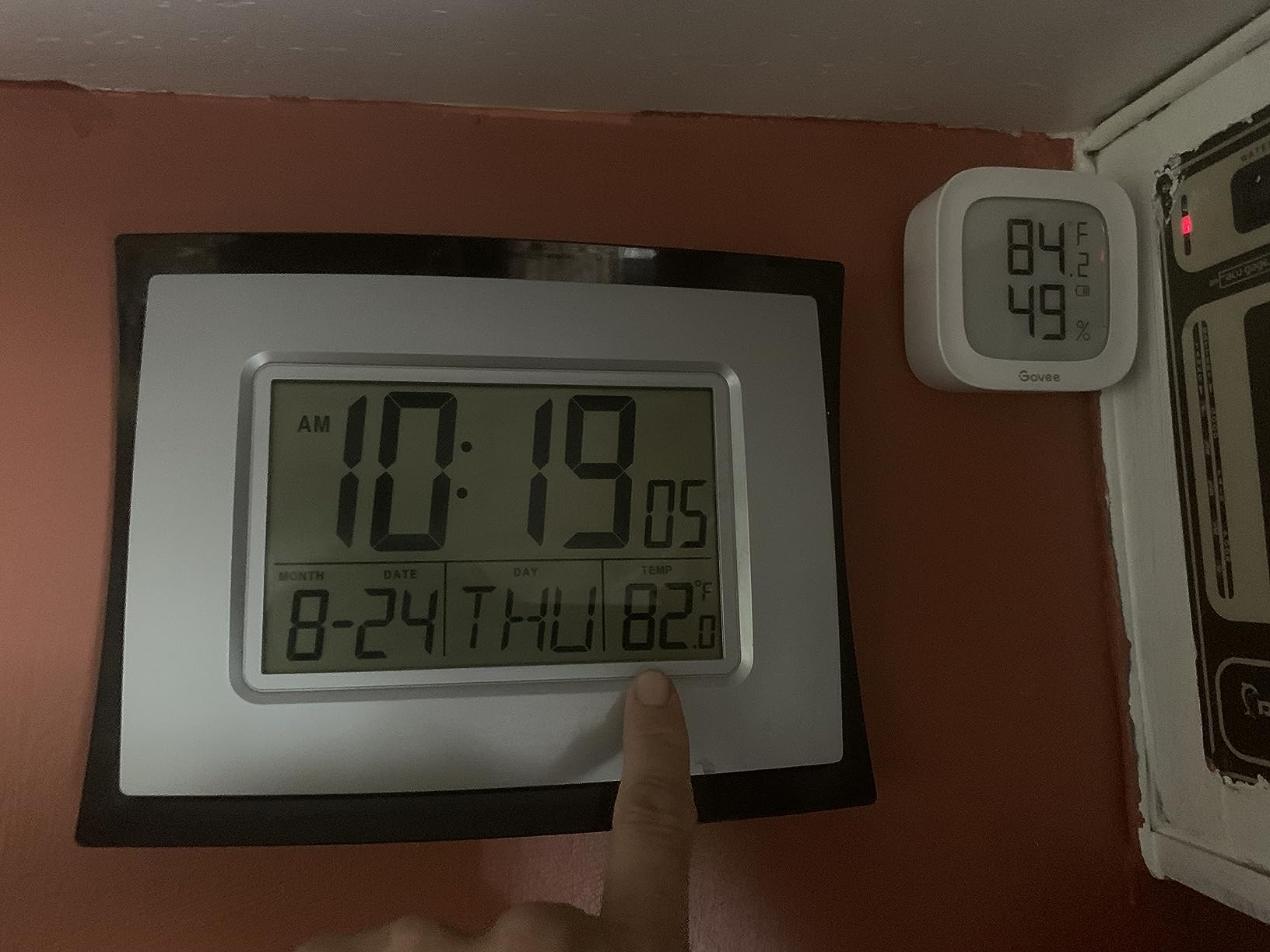 Govee WiFi Thermometer Hygrometer H5103, Indoor Bluetooth Temperature Humidity Sensor with Electronic Ink Display, App Notification Alert, Free Data Storage Export, Digital Remote Monitor for Bedroom - Customer Photo 2