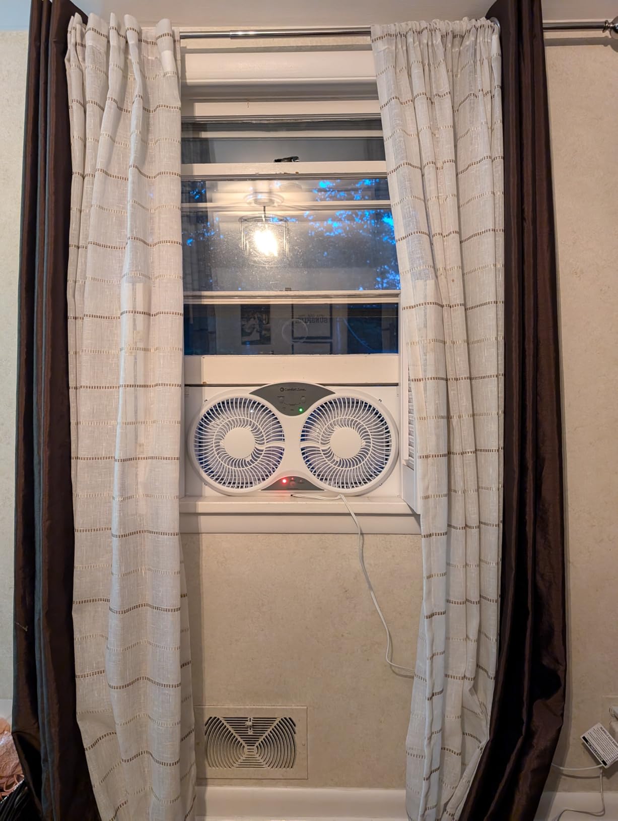 Comfort Zone Window Fan for Bedroom, 9 inch 3 Speed Dual Fans with Auto-Locking Expanders, Window Exhaust Fan, Removeable Bug Screen, White Customer Review Comfort Zone Window Fan for Bedroom, 9 inch 3 Speed Dual Fans with Auto-Locking Expanders, Window Exhaust Fan, Removeable Bug Screen, White - Customer Photo 2