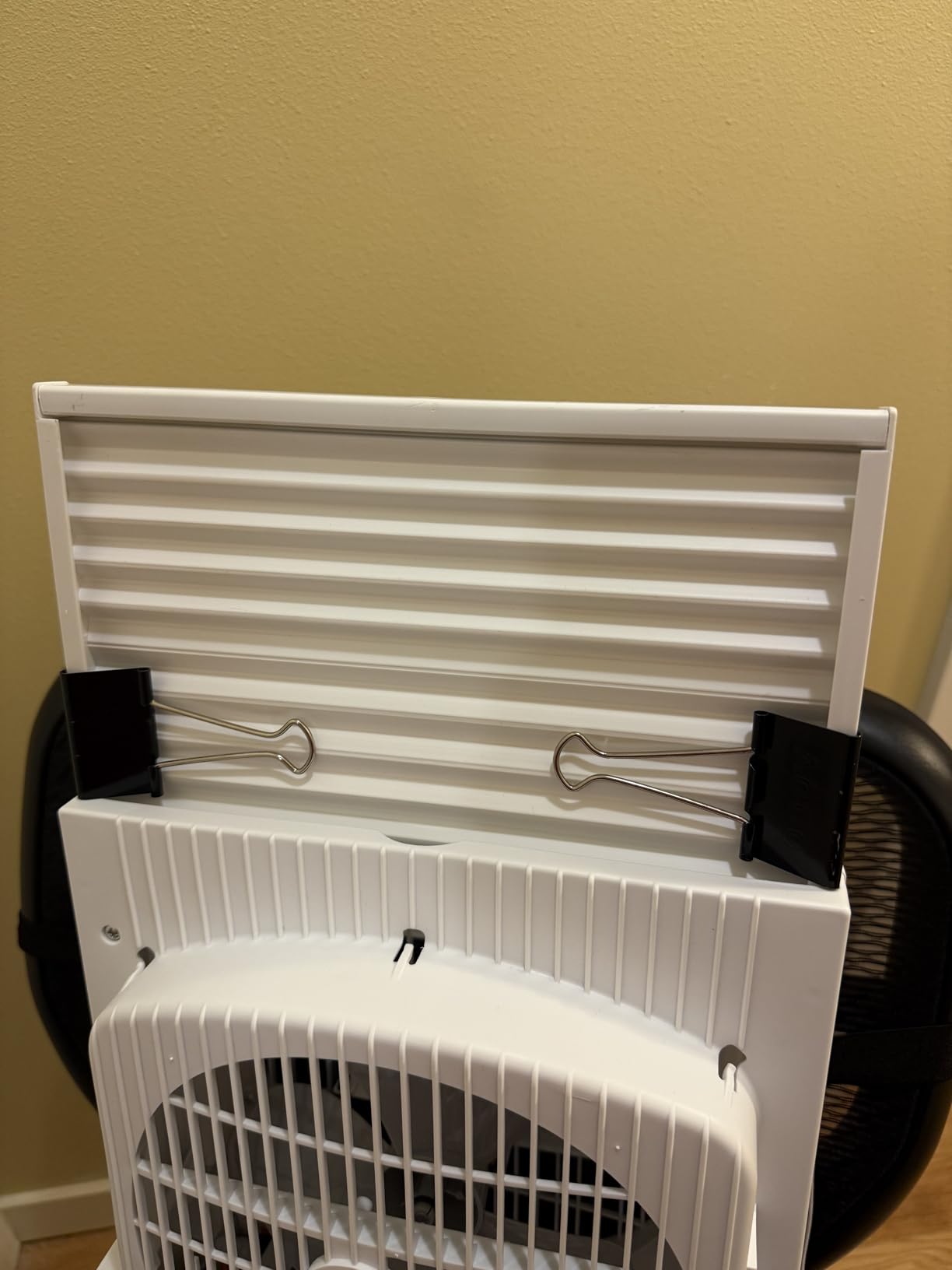 Comfort Zone Window Fan for Bedroom, 9 inch 3 Speed Dual Fans with Auto-Locking Expanders, Window Exhaust Fan, Removeable Bug Screen, White Customer Review Comfort Zone Window Fan for Bedroom, 9 inch 3 Speed Dual Fans with Auto-Locking Expanders, Window Exhaust Fan, Removeable Bug Screen, White - Customer Photo 3