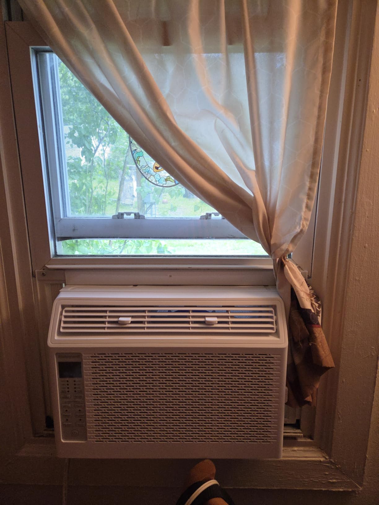Honeywell 6,000 BTU Digital Window Air Conditioner, Remote, 4 Modes, Eco, 250 sq ft Coverage - Customer Photo 1