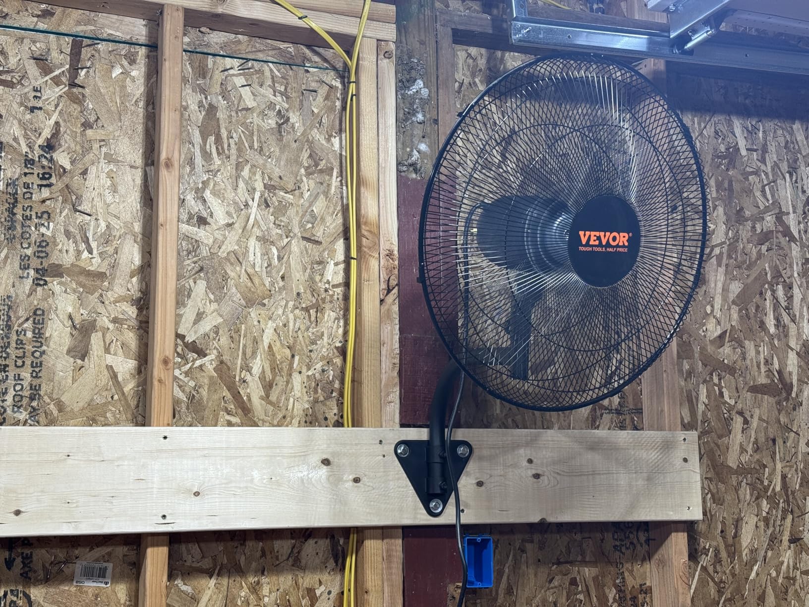 VEVOR 18 Inch Wall Mount Fan, 3-speed IP44 Waterproof, Max. 4150 CFM Wall Mounted Fan for Outdoor, Commercial, Residential, Greenhouse, Workshop, Patio, Black, ETL Listed - Customer Photo 3