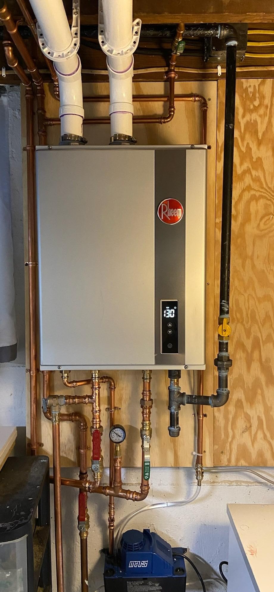 Rheem RRTGH84DVLN3701171 Rheem RTGH Series 8.4 GPM 157,000 BTU 120 Volt Residential Indoor Natural Gas Tankless Water Heater Stainless Steel - Customer Photo 2