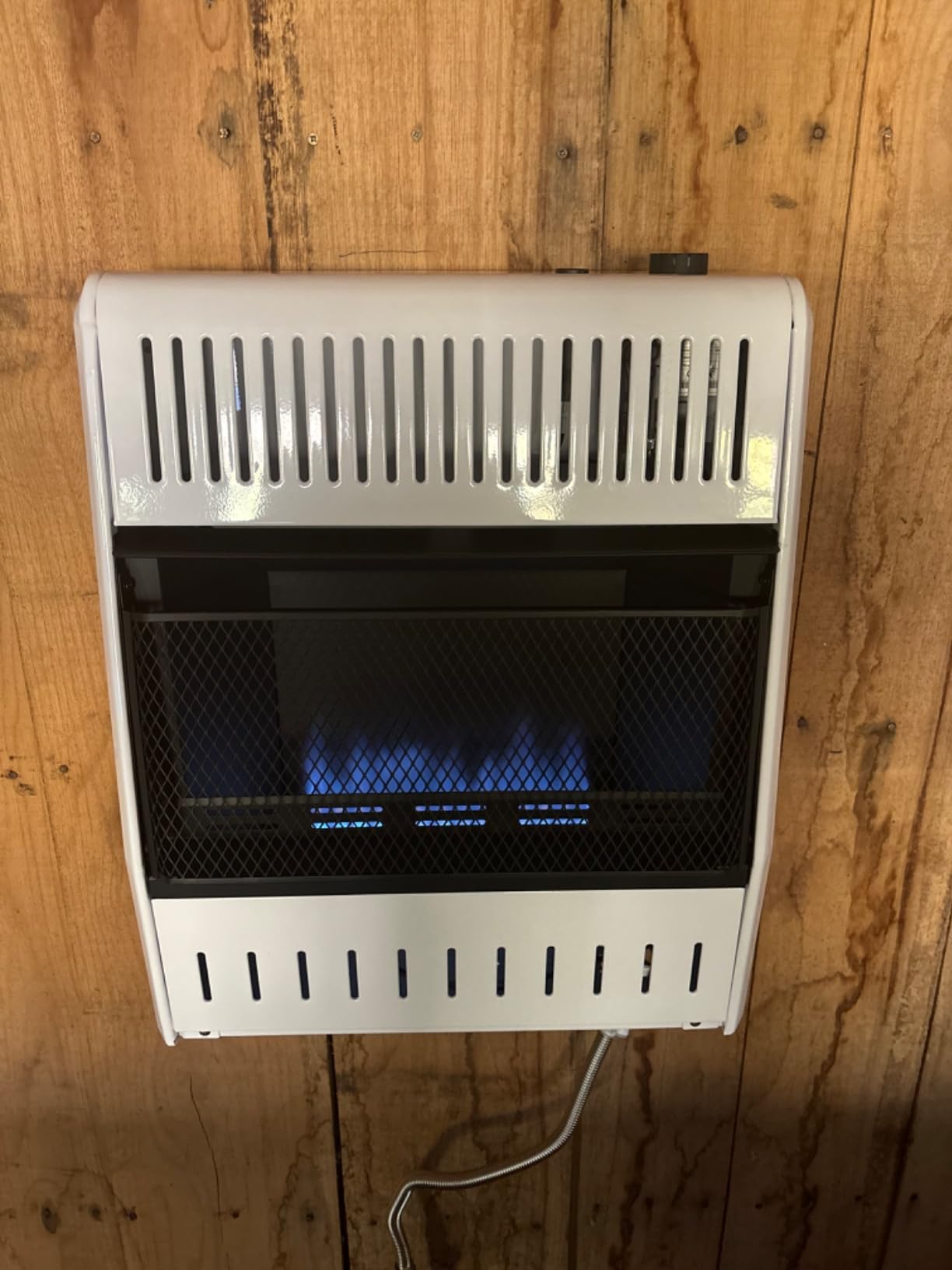 ProCom ML100TBA-B Ventless Propane Gas Blue Flame Space Heater with Thermostat Control for Home and Office Use, 10000 BTU, Heats Up to 500 Sq. Ft., Includes Wall Mount and Base Feet, White Customer Review ProCom ML100TBA-B Ventless Propane Gas Blue Flame Space Heater with Thermostat Control for Home and Office Use, 10000 BTU, Heats Up to 500 Sq. Ft., Includes Wall Mount and Base Feet, White - Customer Photo 1