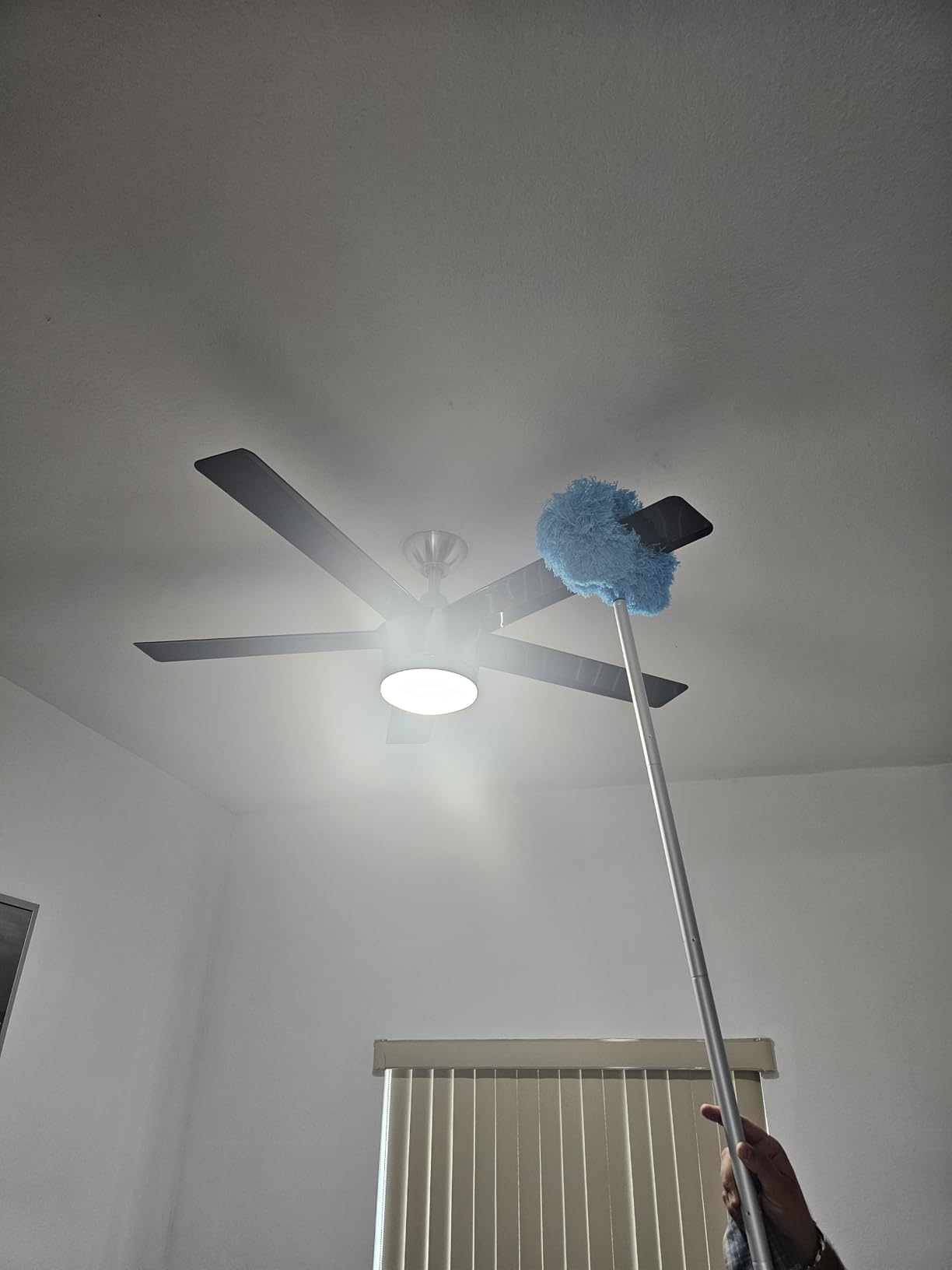 Ceiling Fan Cleaner Duster Reusable Microfiber Ceiling Fan Blade Cleaner Removable Duster with Extension Pole Adjusts 13 to 49.7 Inch for Cleaning Walls Bookshelves Furniture Door Window Top (Blue) Customer Review Ceiling Fan Cleaner Duster Reusable Microfiber Ceiling Fan Blade Cleaner Removable Duster with Extension Pole Adjusts 13 to 49.7 Inch for Cleaning Walls Bookshelves Furniture Door Window Top (Blue) - Customer Photo 2