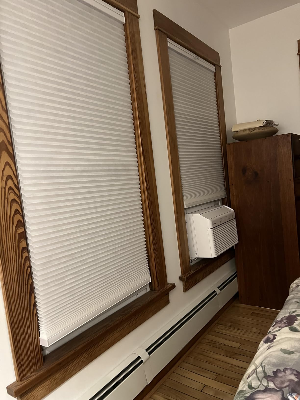 Midea 8,000 BTU Smart Inverter Air Conditioner Window Unit with Heat and Dehumidifier – Cools up to 350 Sq. Ft., Energy Star Rated, Quiet Operation, Electronic Controls, Remote Control, White - Customer Photo 2