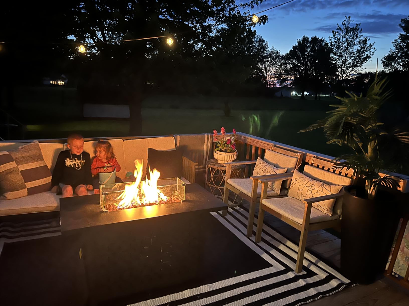 Walsunny 43 inch Outdoor Propane Fire Pit 50,000 BTU Gas Fire Pit Table with Lid, Waterproof Cover, Rectangle Gas Firepit Table for Garden/Patio, CSA Certification - Customer Photo 2