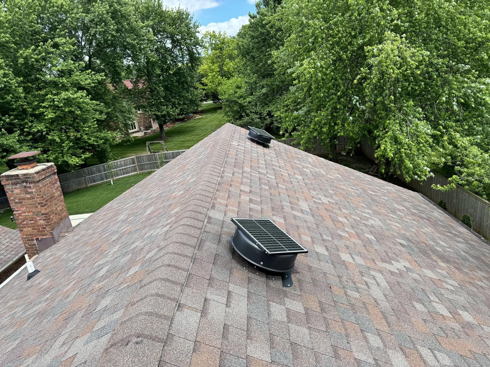 VEVOR Solar Attic Fan, 42 W, 2800 CFM Large Air Flow Solar Roof Vent Fan, Low Noise and Weatherproof with 110V Smart Adapter, Ideal for Home, Greenhouse, Garage, Shop, RV, FCC Listed Customer Review VEVOR Solar Attic Fan, 42 W, 2800 CFM Large Air Flow Solar Roof Vent Fan, Low Noise and Weatherproof with 110V Smart Adapter, Ideal for Home, Greenhouse, Garage, Shop, RV, FCC Listed - Customer Photo 2