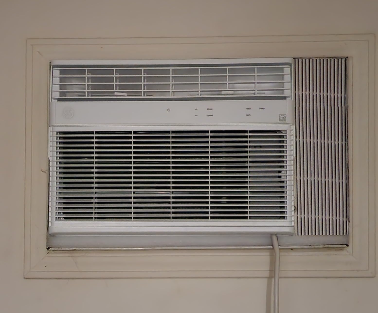 GE Window Air Conditioner 8,000 BTU for Rooms up to 350 sq ft., Wi-Fi Enabled, Energy-Efficient Cooling for Medium Rooms, Easy Install Kit, Control Using Remote or Smartphone App, White - Customer Photo 2