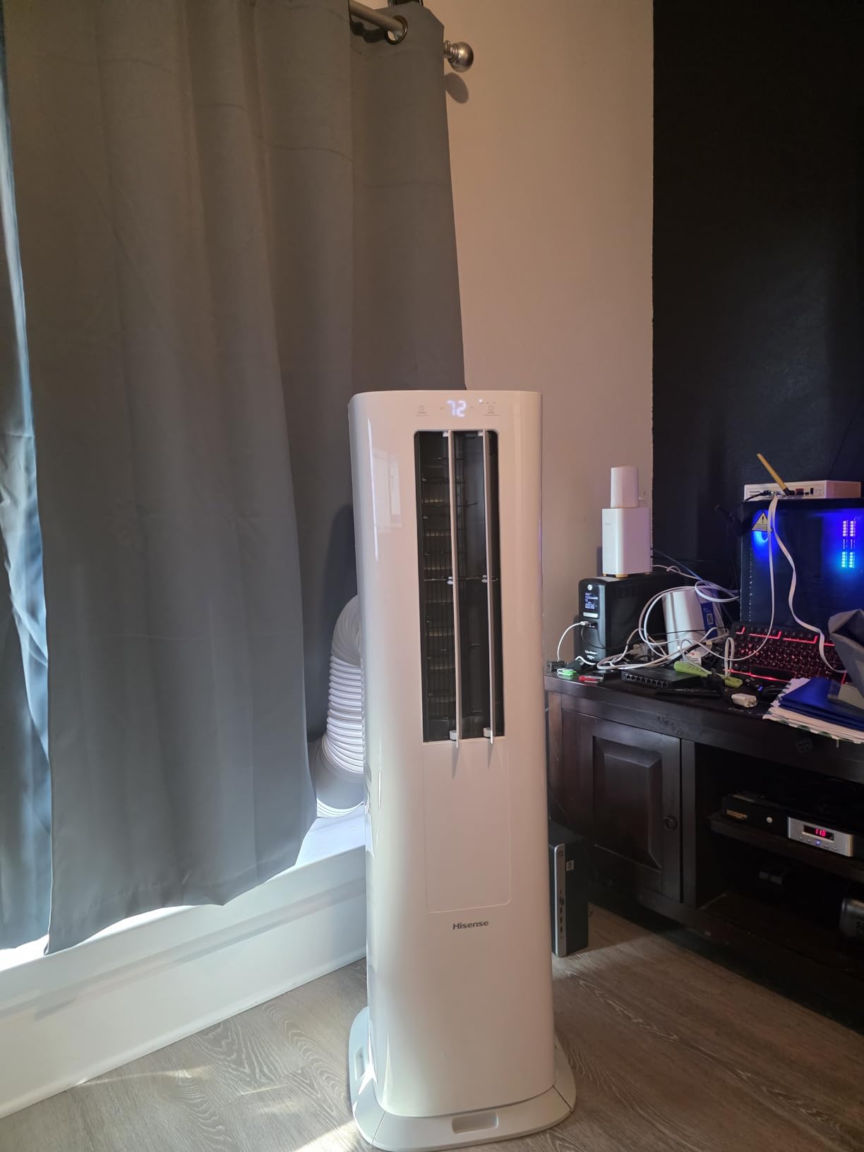 Hisense 8,000 BTU Smart Inverter Window Air Conditioner, 3 modes (Cooling, Fan, Dehumidifier), Easy Installation,Ultra Quiet, 37.6% more Energy Saving, 2 Years Warranty Customer Review Hisense 8,000 BTU Smart Inverter Window Air Conditioner, 3 modes (Cooling, Fan, Dehumidifier), Easy Installation,Ultra Quiet, 37.6% more Energy Saving, 2 Years Warranty - Customer Photo 4