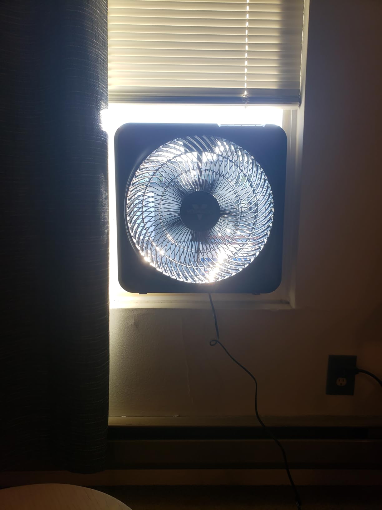 Vornado Model 80 High Velocity Electric Box Fan with Removable Grille, 5 Speed Settings, Powerful Airflow, Whole Room Air Circulation Customer Review Vornado Model 80 High Velocity Electric Box Fan with Removable Grille, 5 Speed Settings, Powerful Airflow, Whole Room Air Circulation - Customer Photo 2