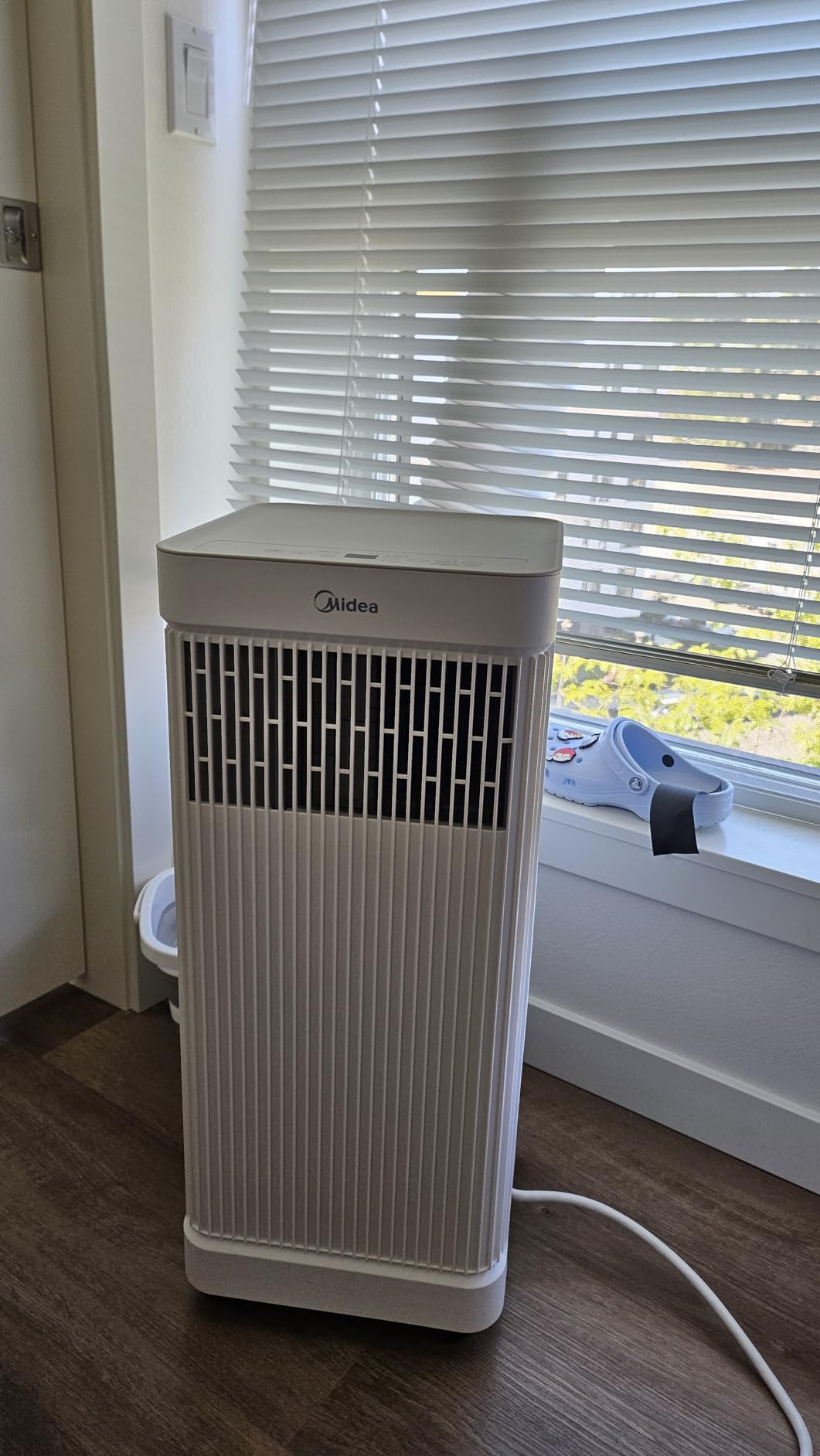 Midea 10,000 BTU ASHRAE (7,100 BTU SACC) Portable Air Conditioner, Smart Control, Cools up to 300 Sq. Ft., with Dehumidifier & Fan mode, Easy- to-use Remote Control & Window Installation Kit Included - Customer Photo 1